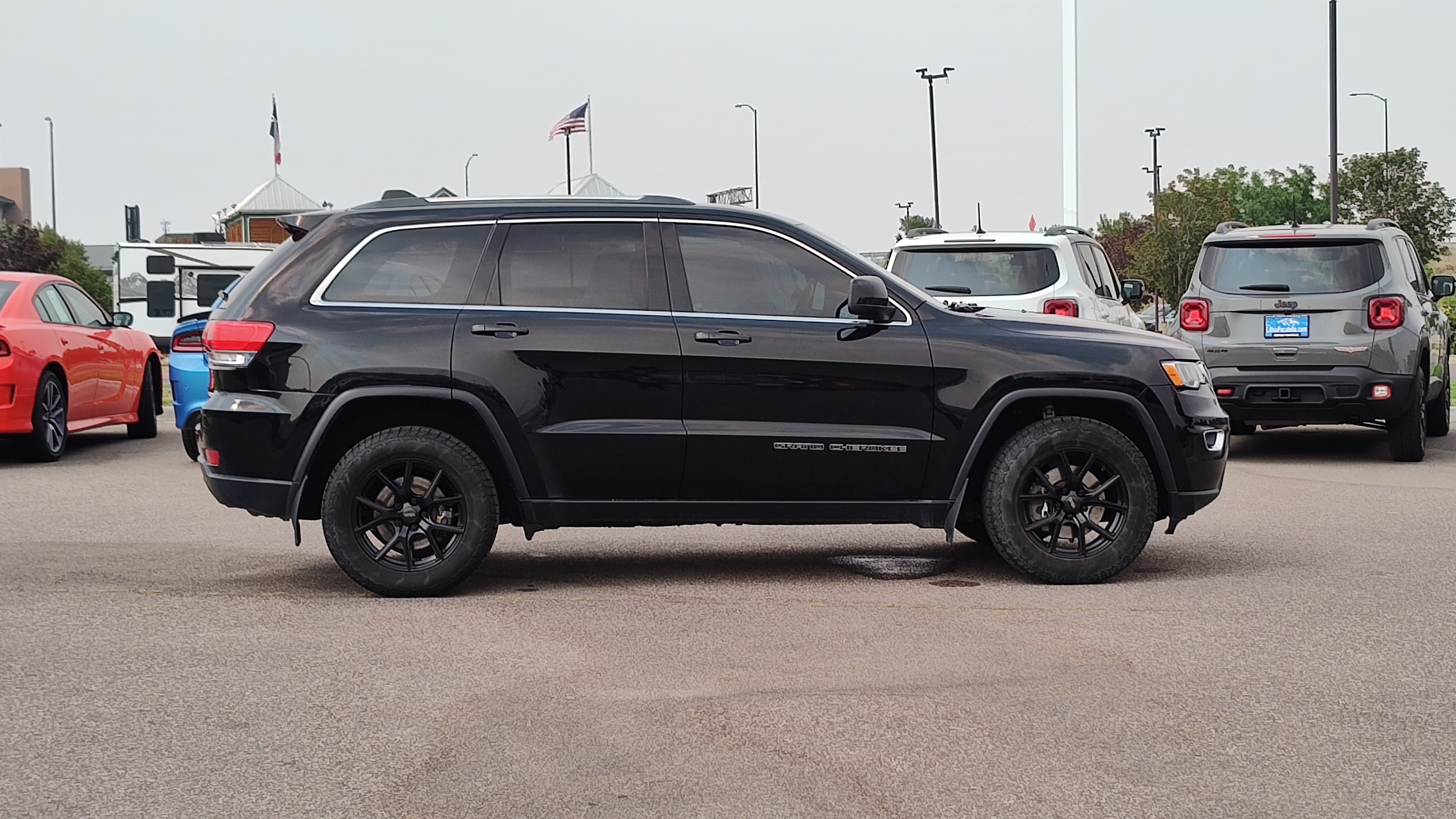 2018 Jeep Grand Cherokee Laredo E 25