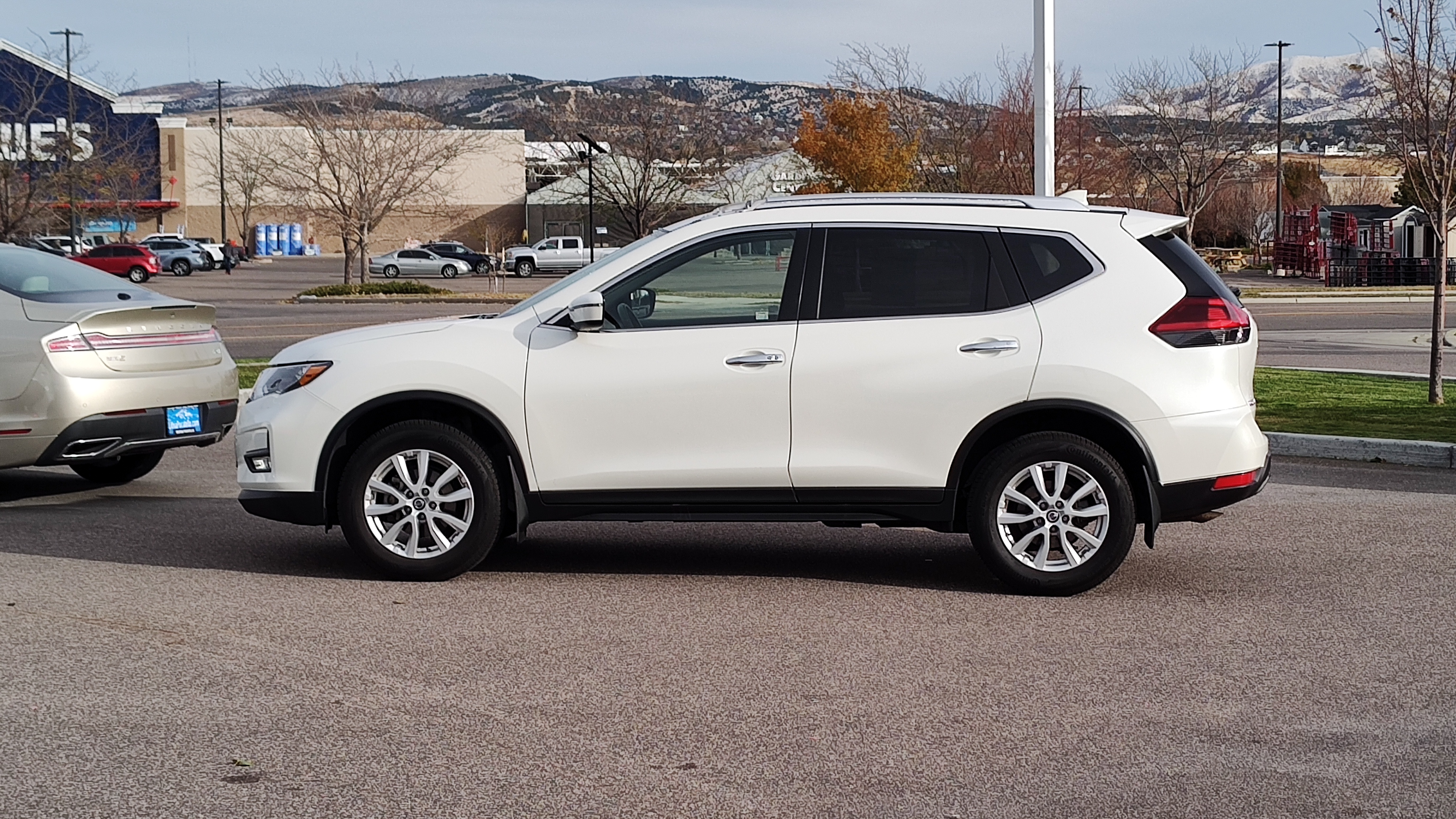 2018 Nissan Rogue SV 3