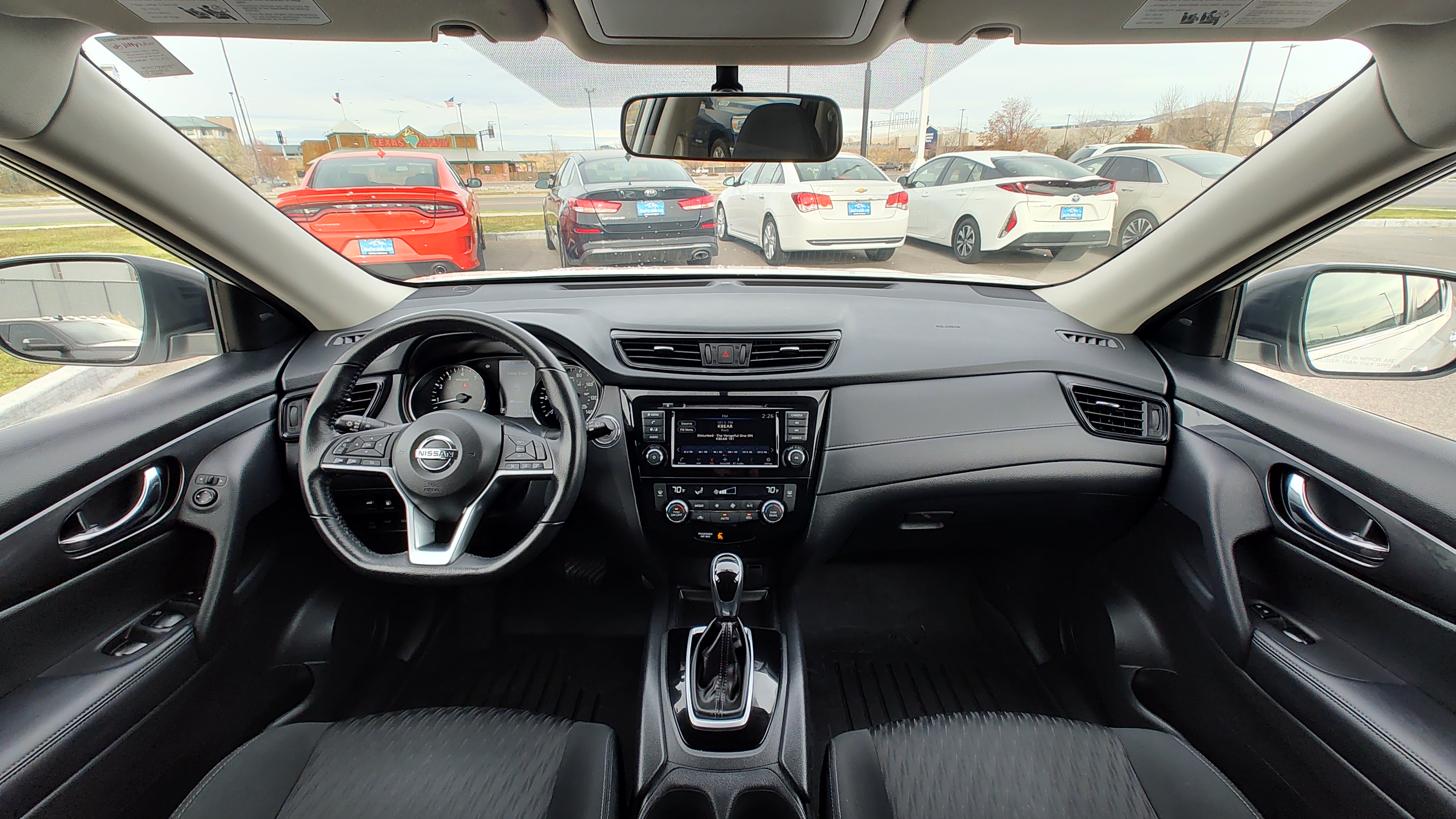 2018 Nissan Rogue SV 10