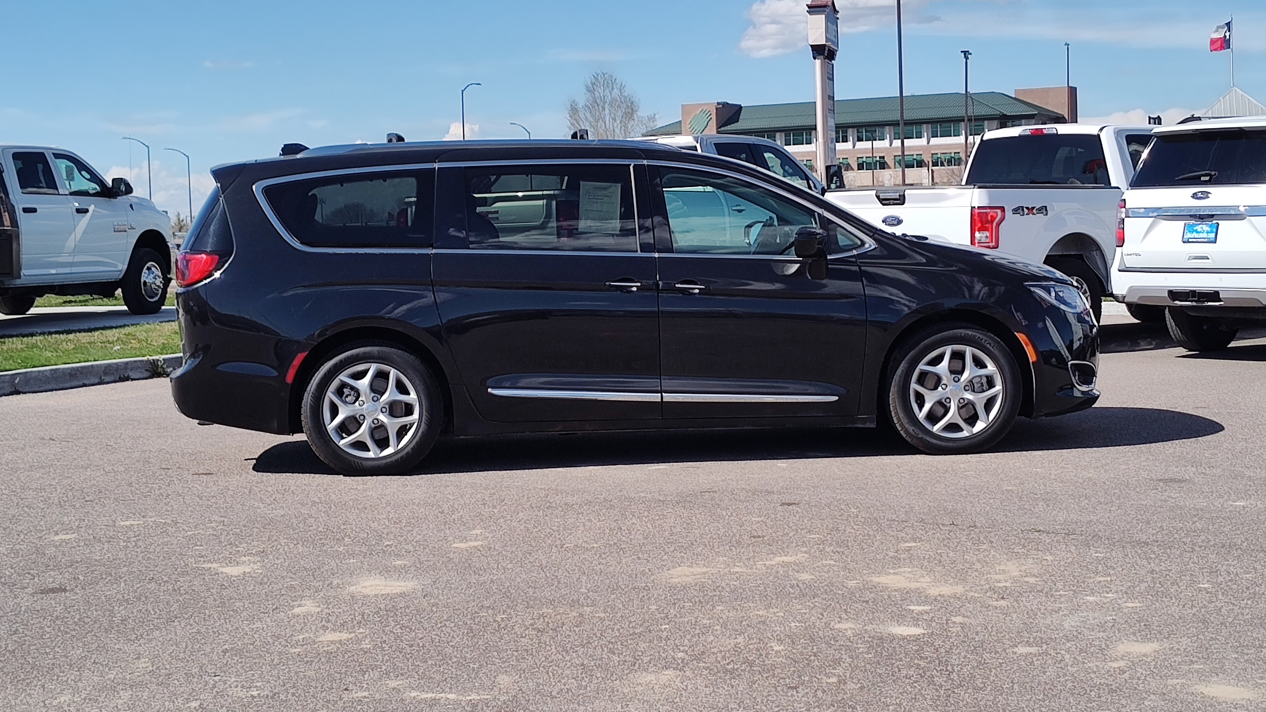 2018 Chrysler Pacifica Touring-L Plus 25