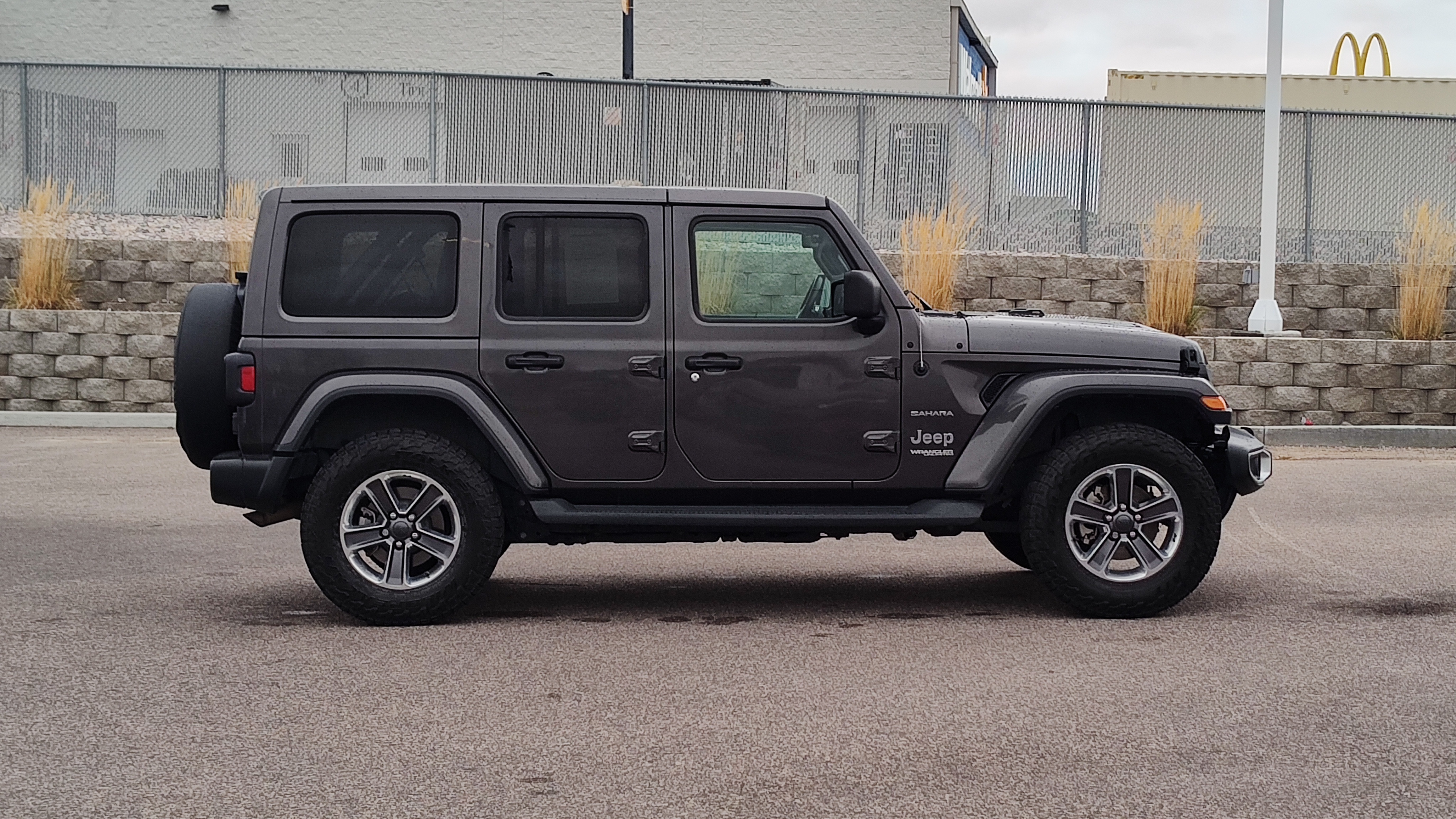 2020 Jeep Wrangler Unlimited Sahara 23