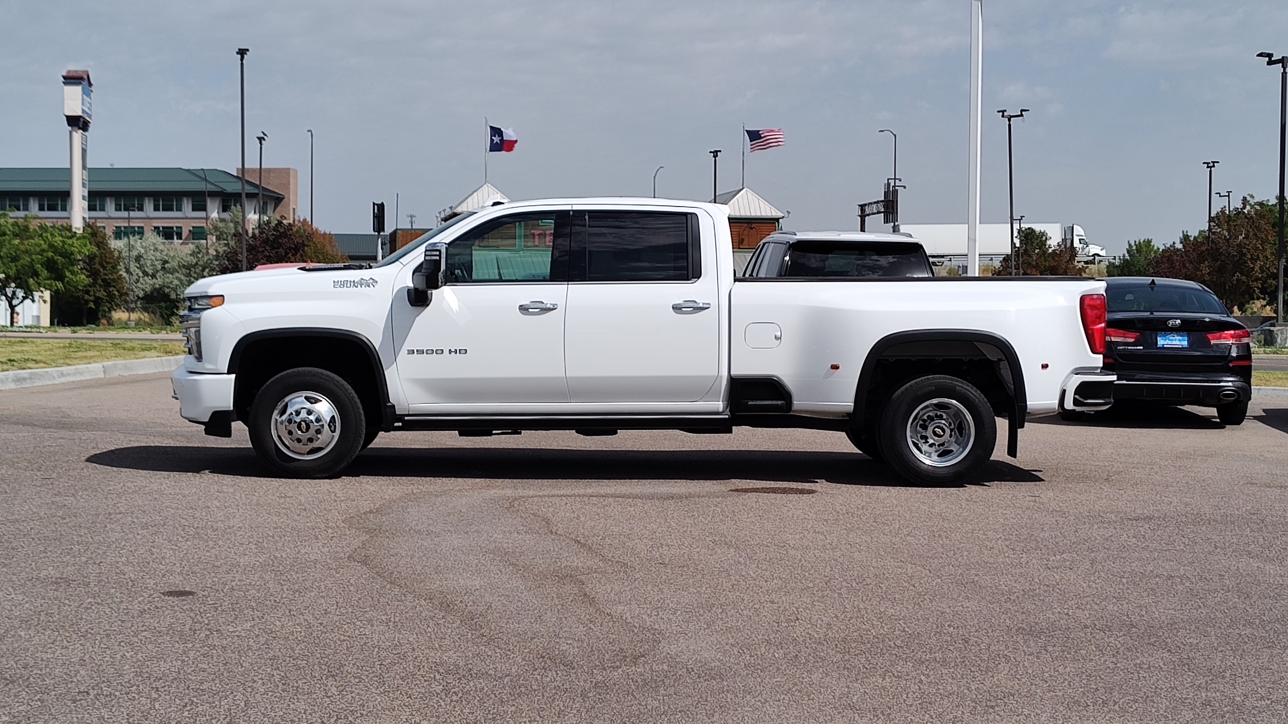 2022 Chevrolet Silverado 3500HD High Country 4WD Crew Cab 172 3