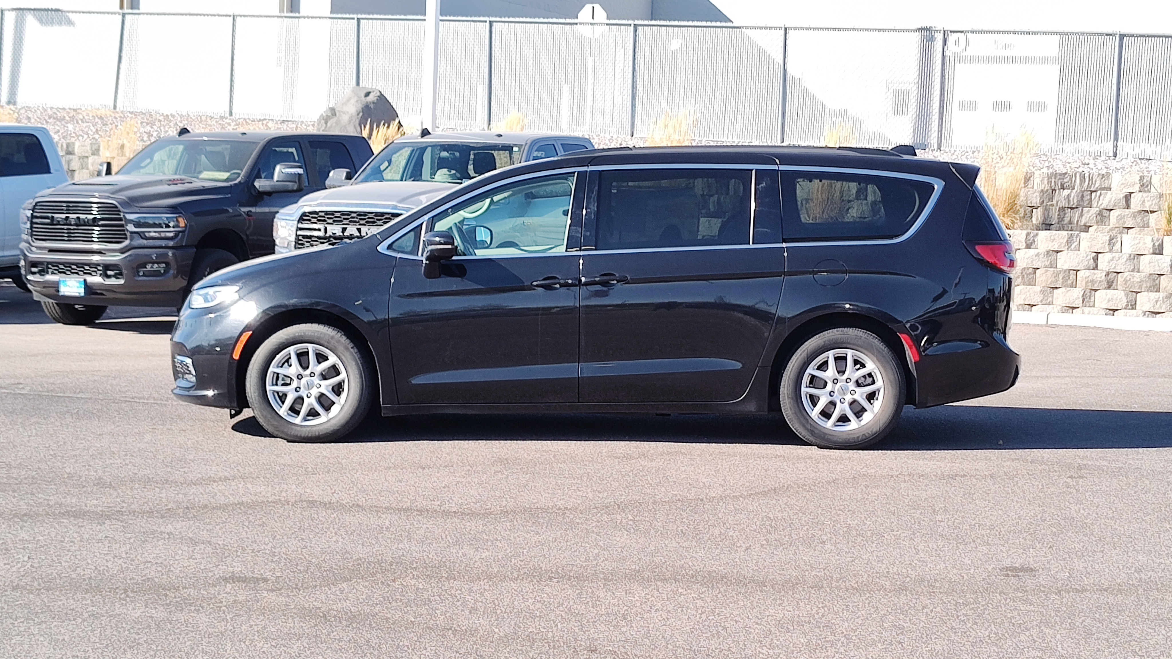 2022 Chrysler Pacifica Touring L 3