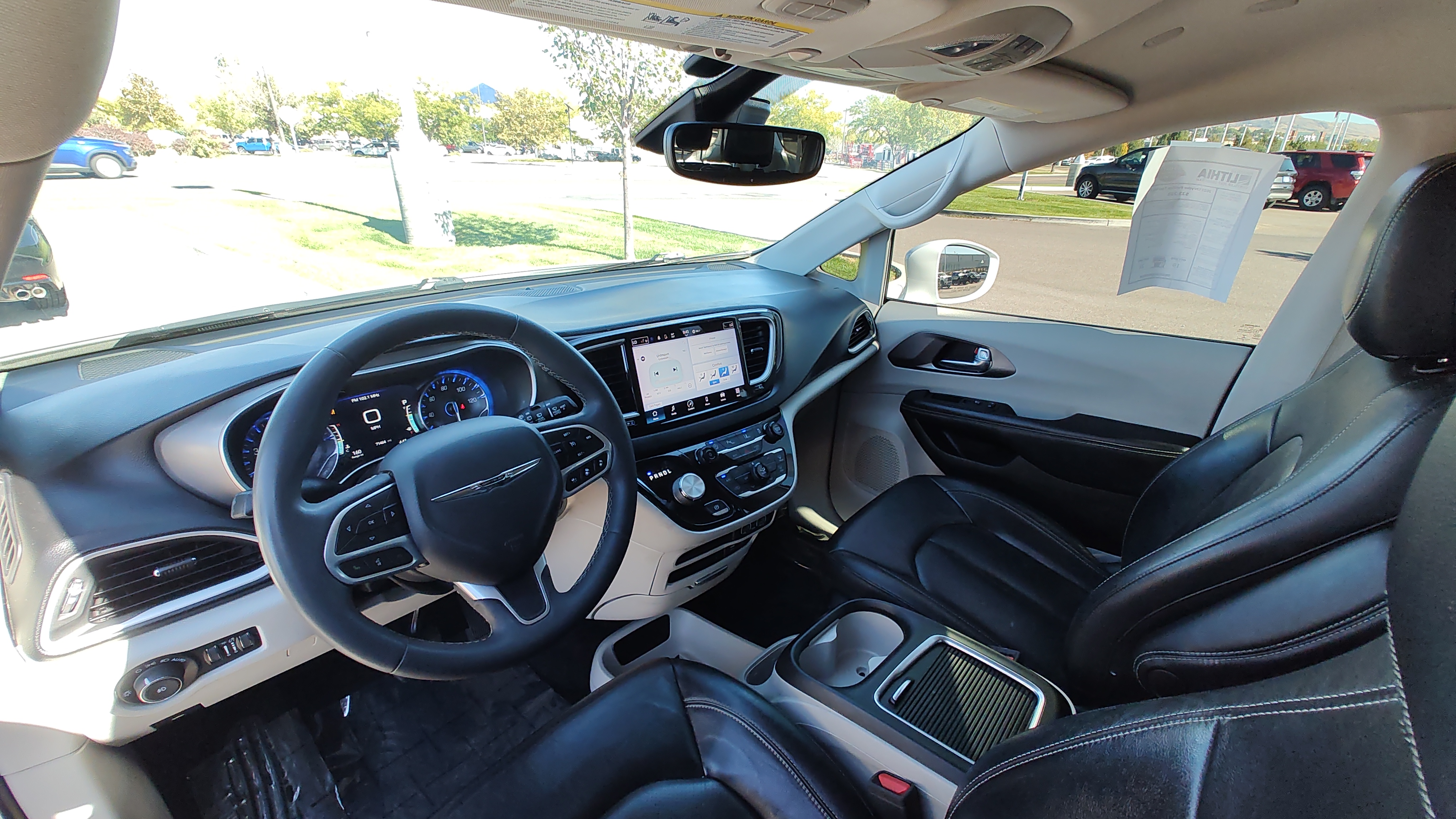 2022 Chrysler Pacifica Touring L 2