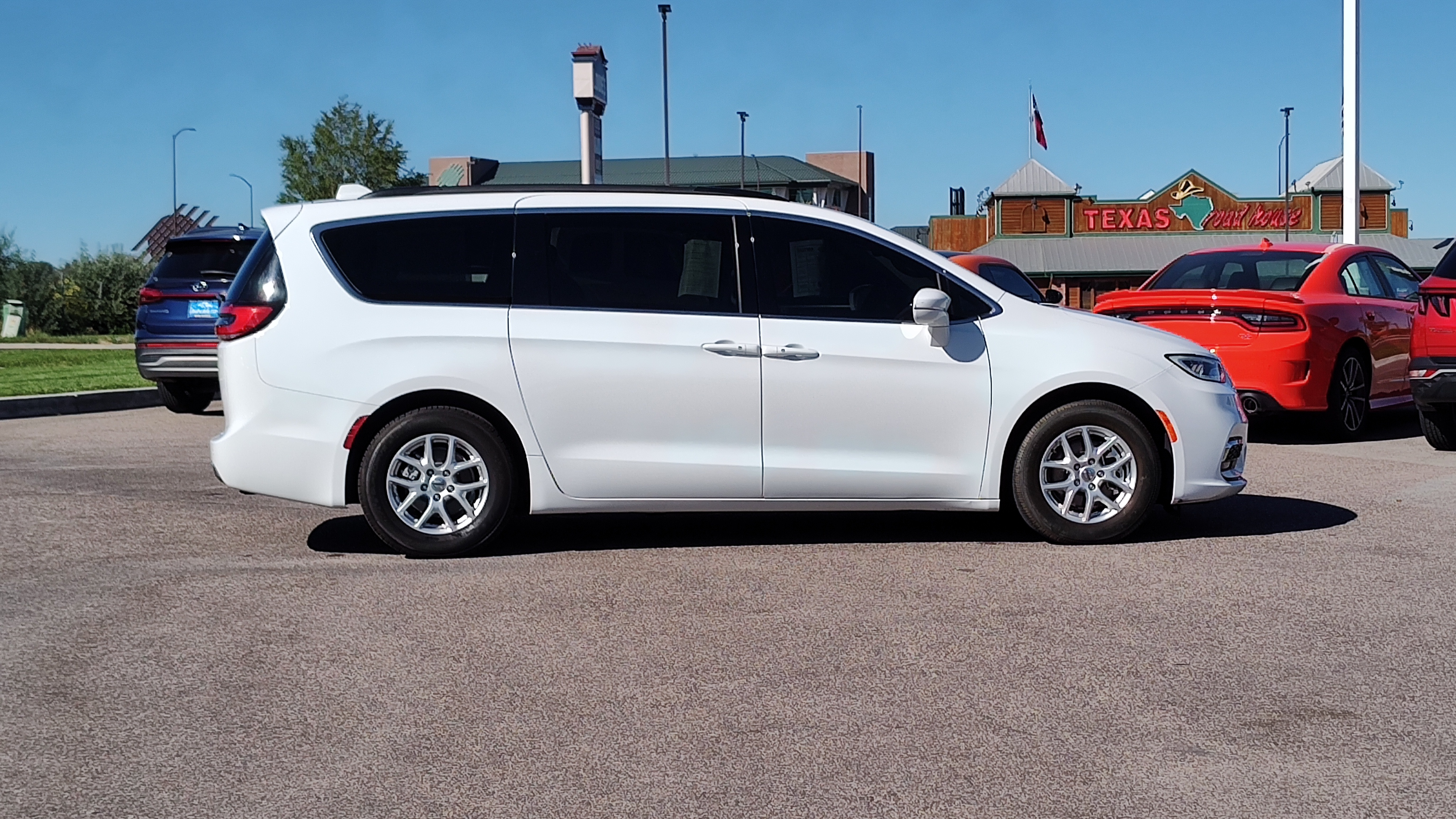 2022 Chrysler Pacifica Touring L 24