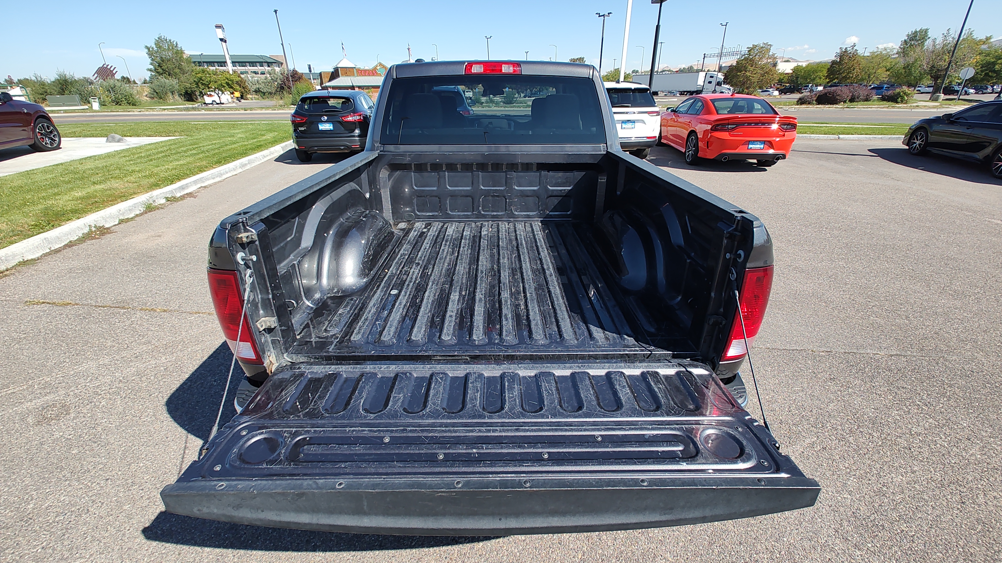 2022 Ram 1500 Classic SLT 4x4 Crew Cab 57 Box 19