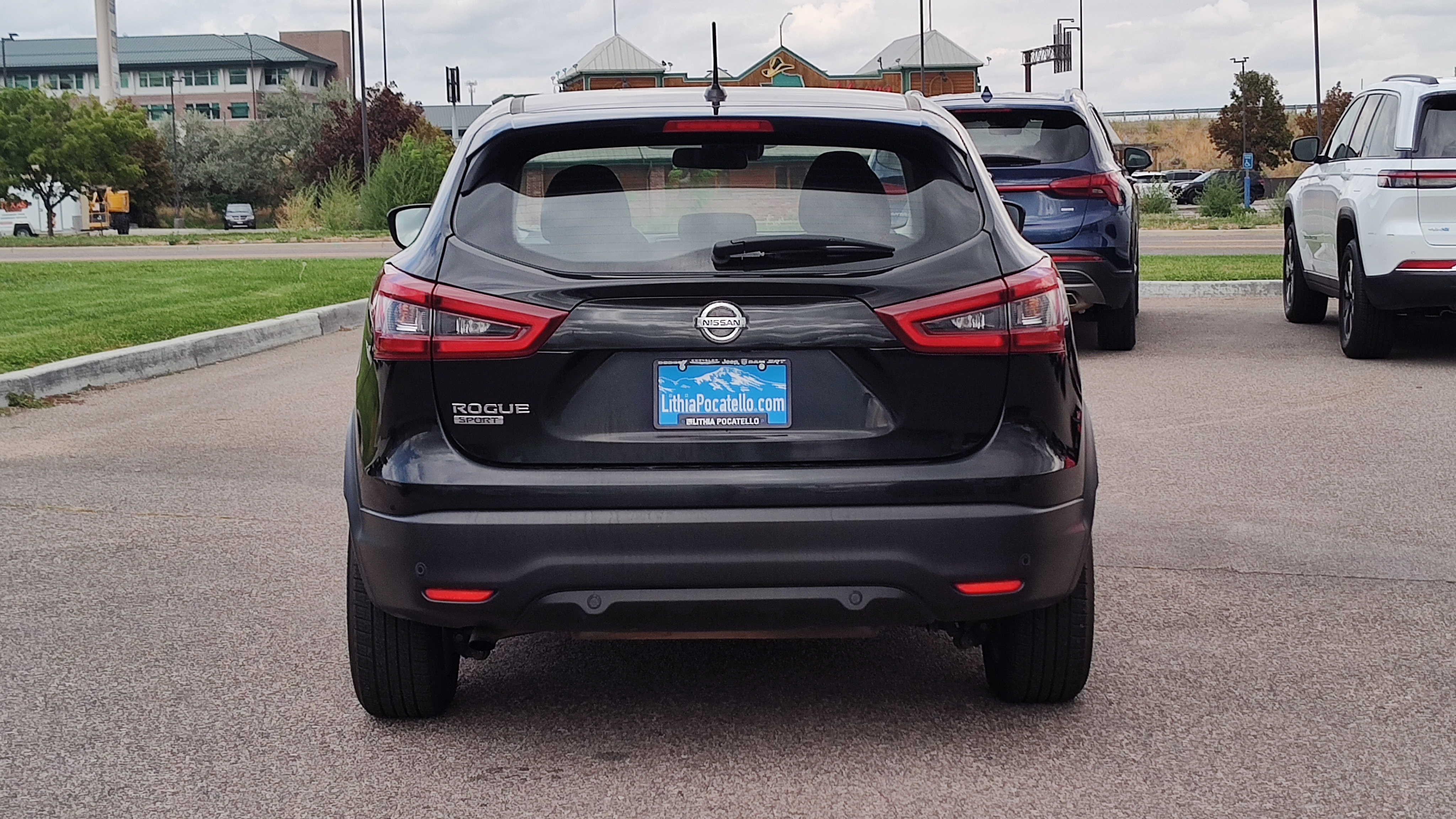 2022 Nissan Rogue Sport S 5