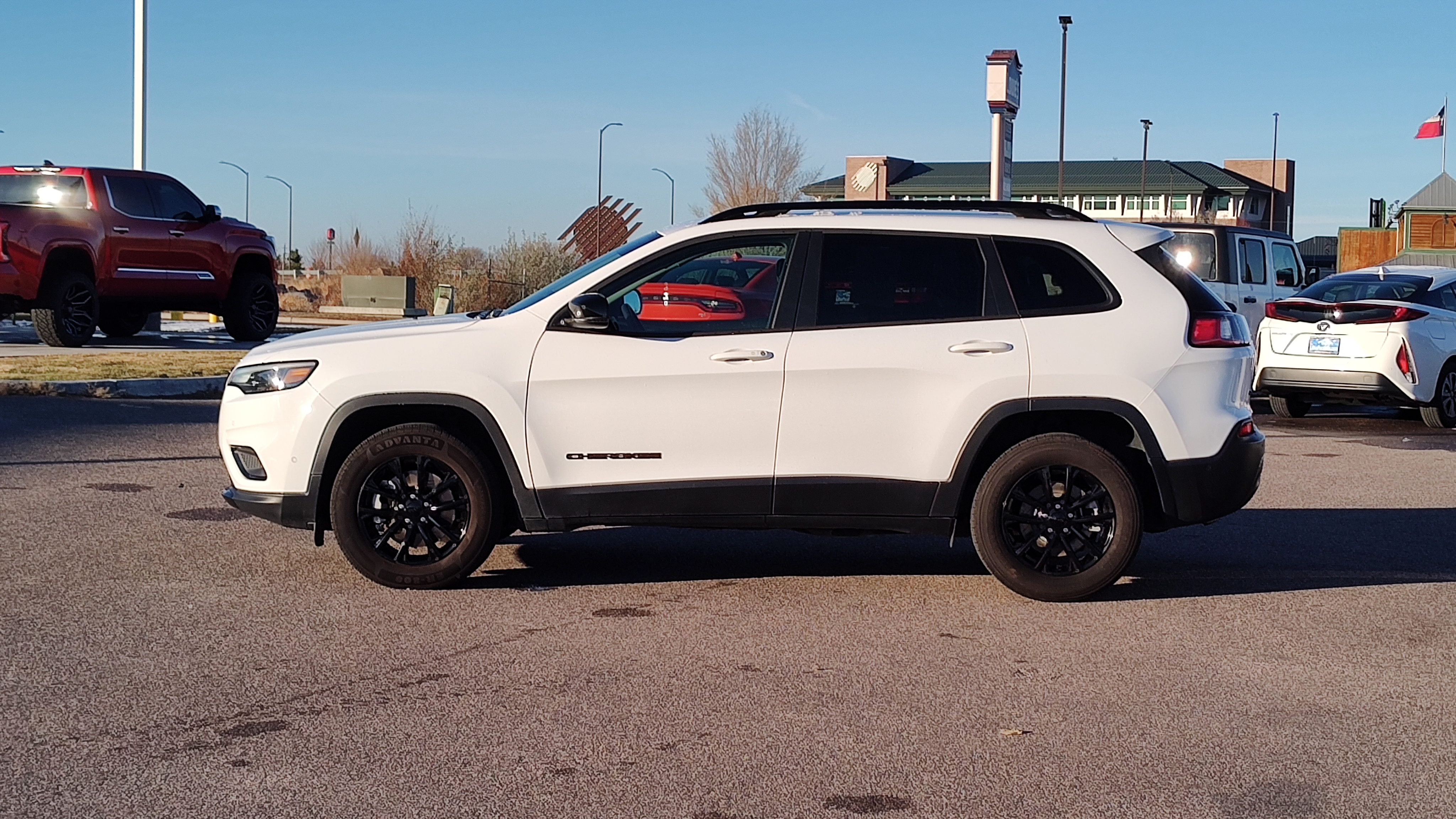 2023 Jeep Cherokee Altitude Lux 3