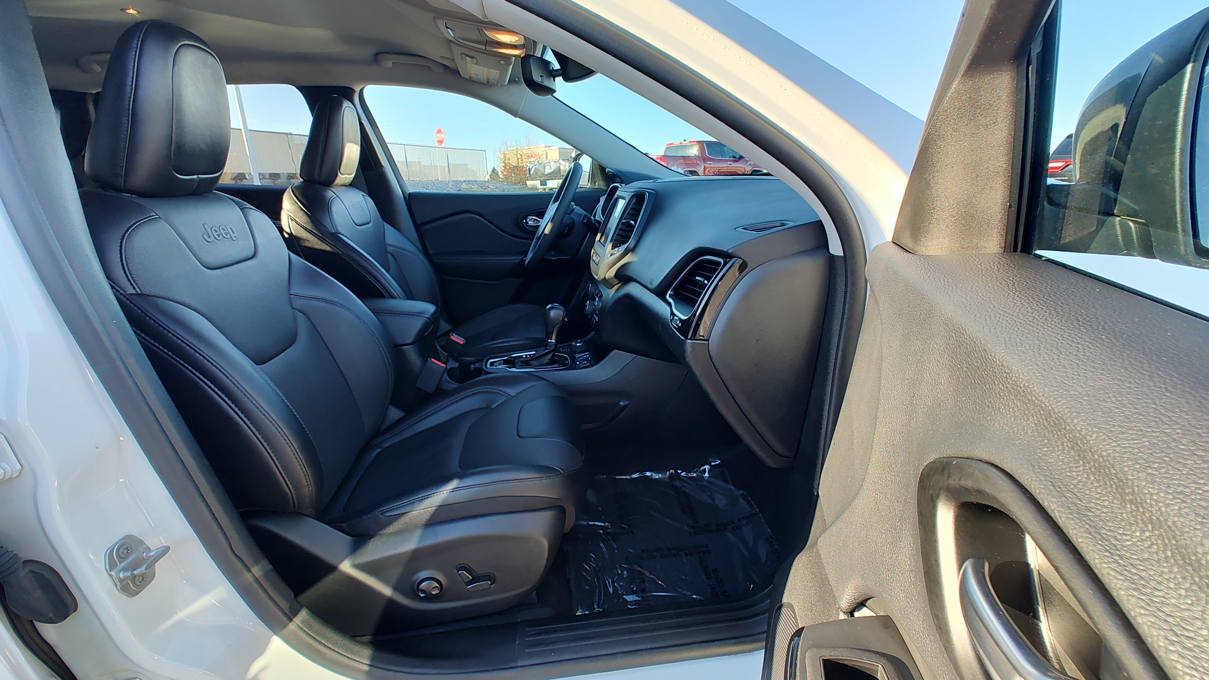 2023 Jeep Cherokee Altitude Lux 14