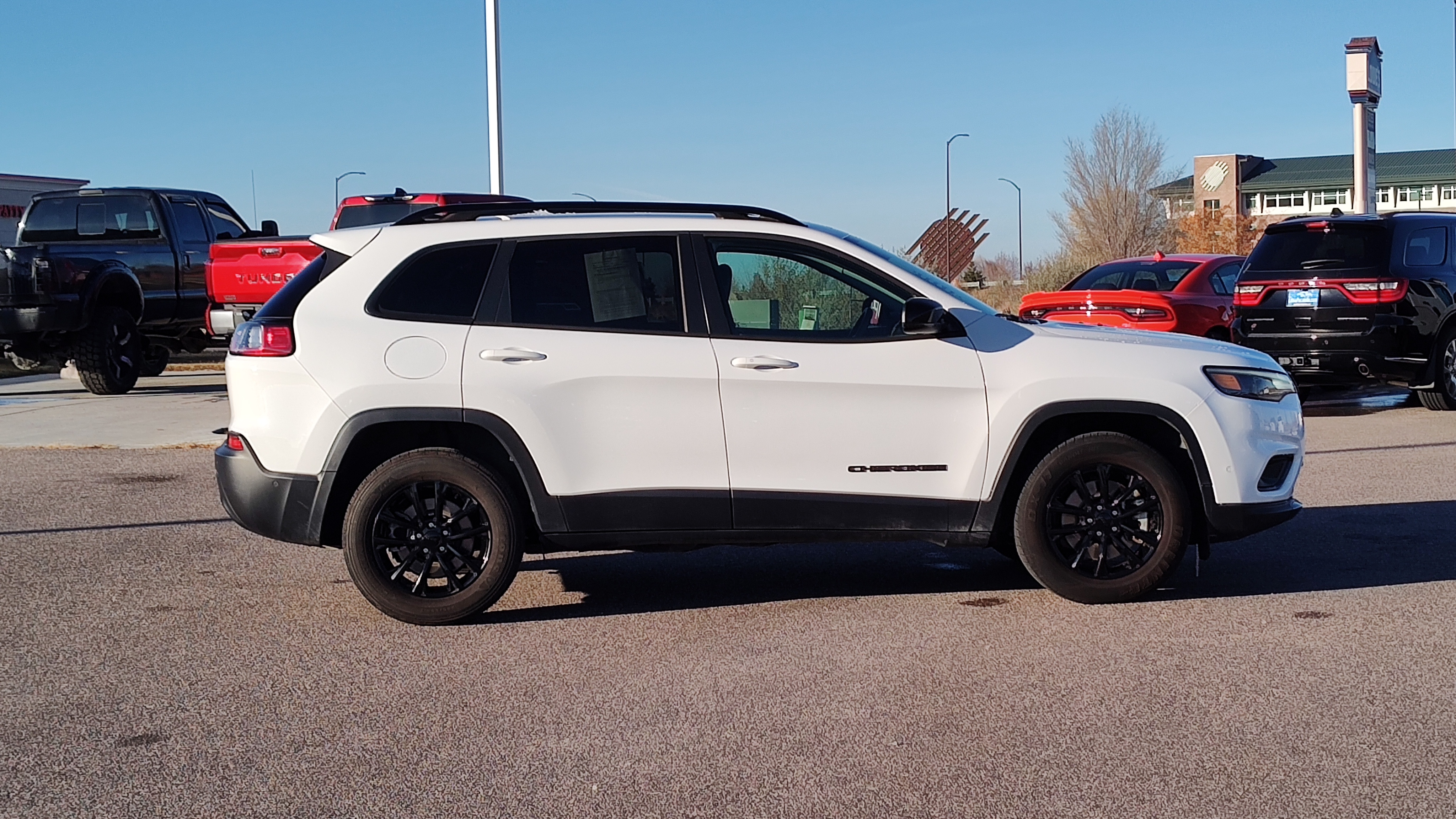 2023 Jeep Cherokee Altitude Lux 24