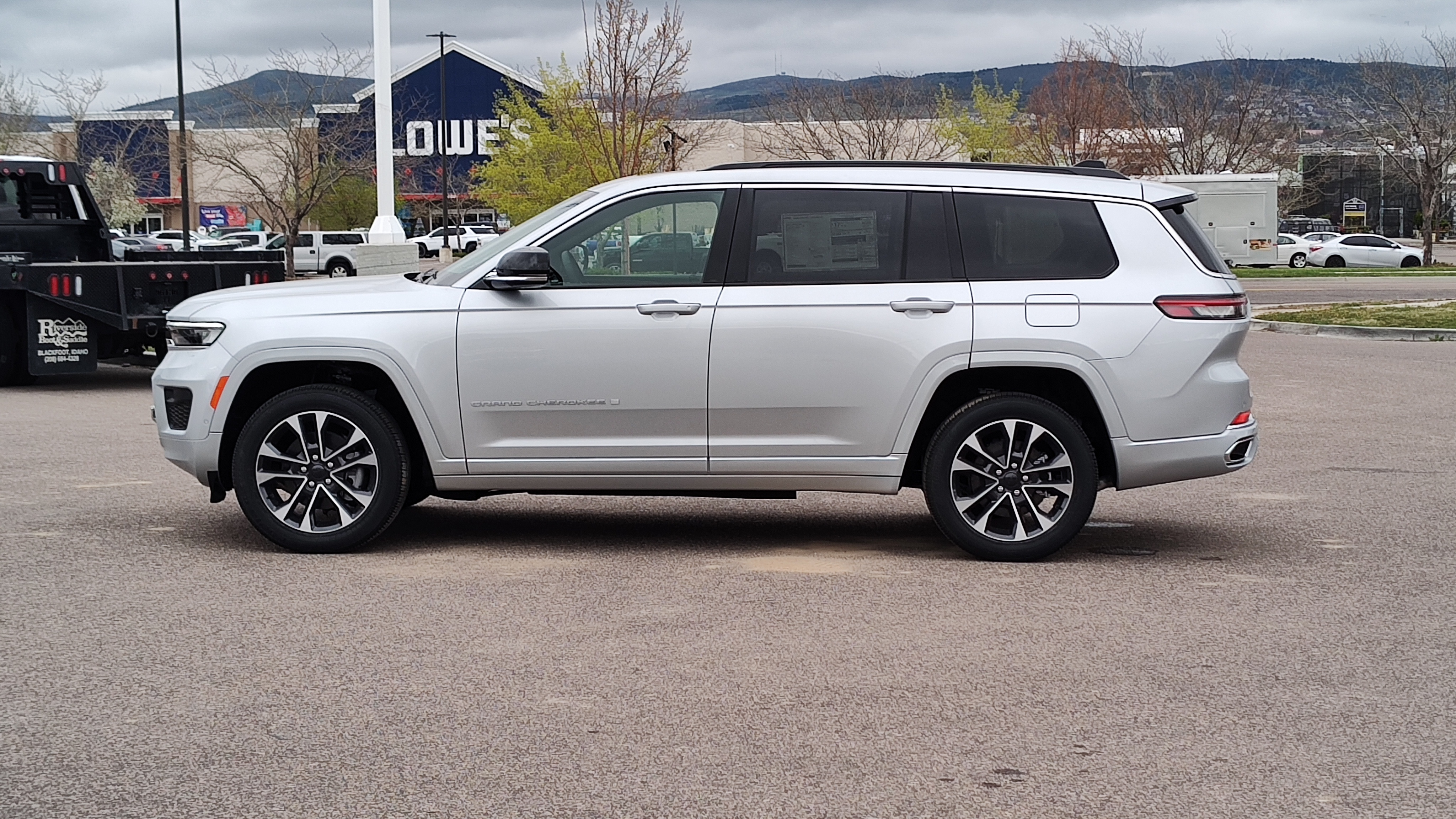 2024 Jeep Grand Cherokee L Overland 3