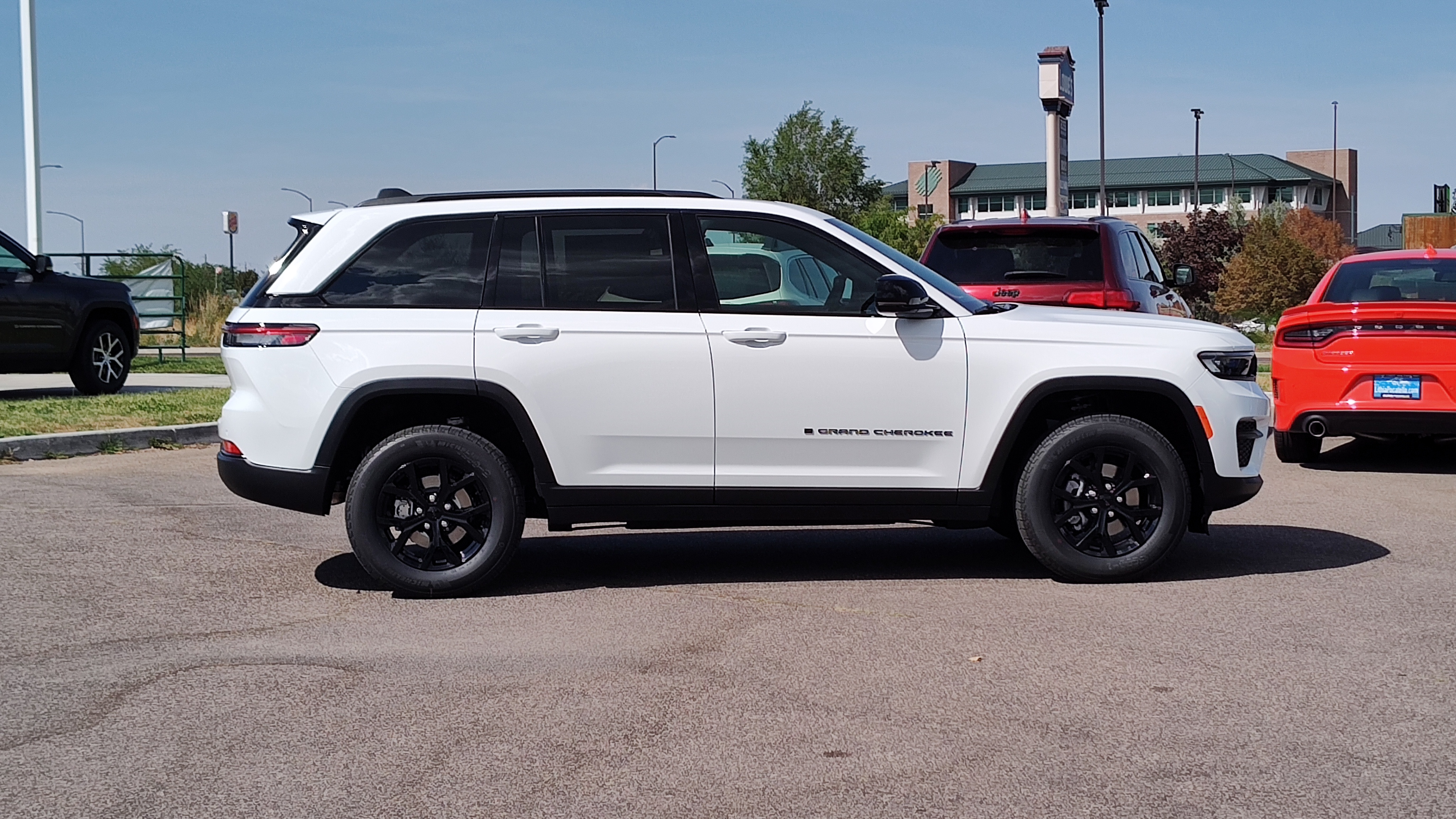 2024 Jeep Grand Cherokee Altitude X 25