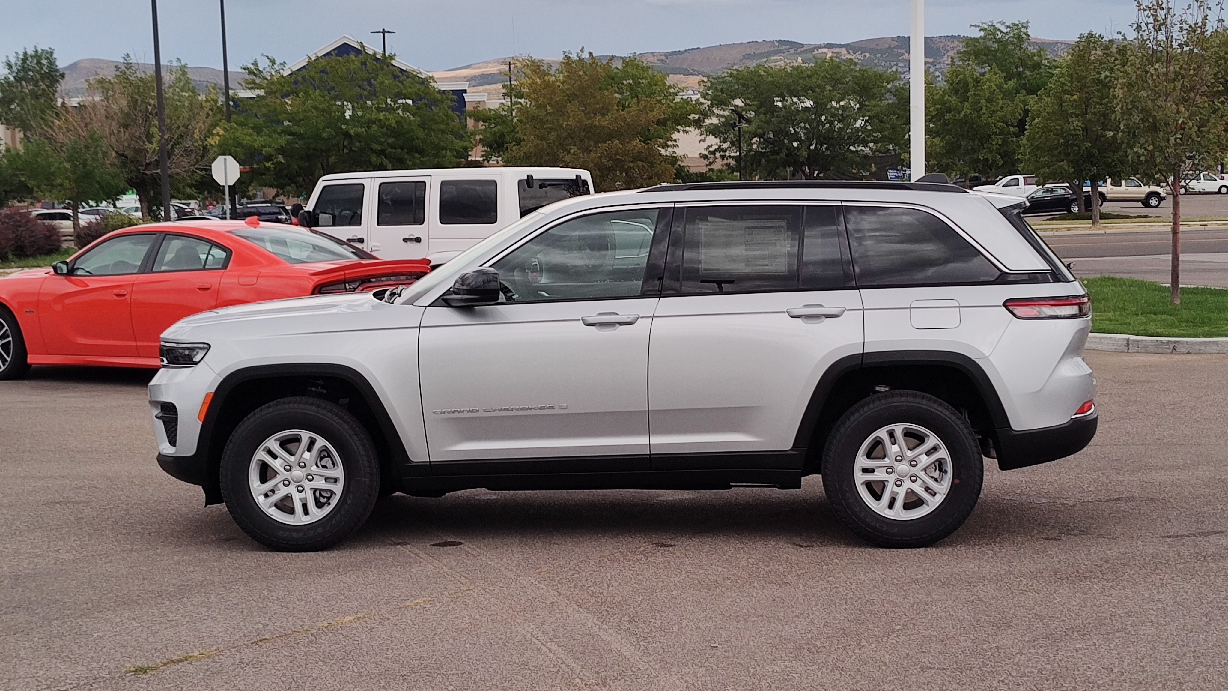 2024 Jeep Grand Cherokee Laredo 3