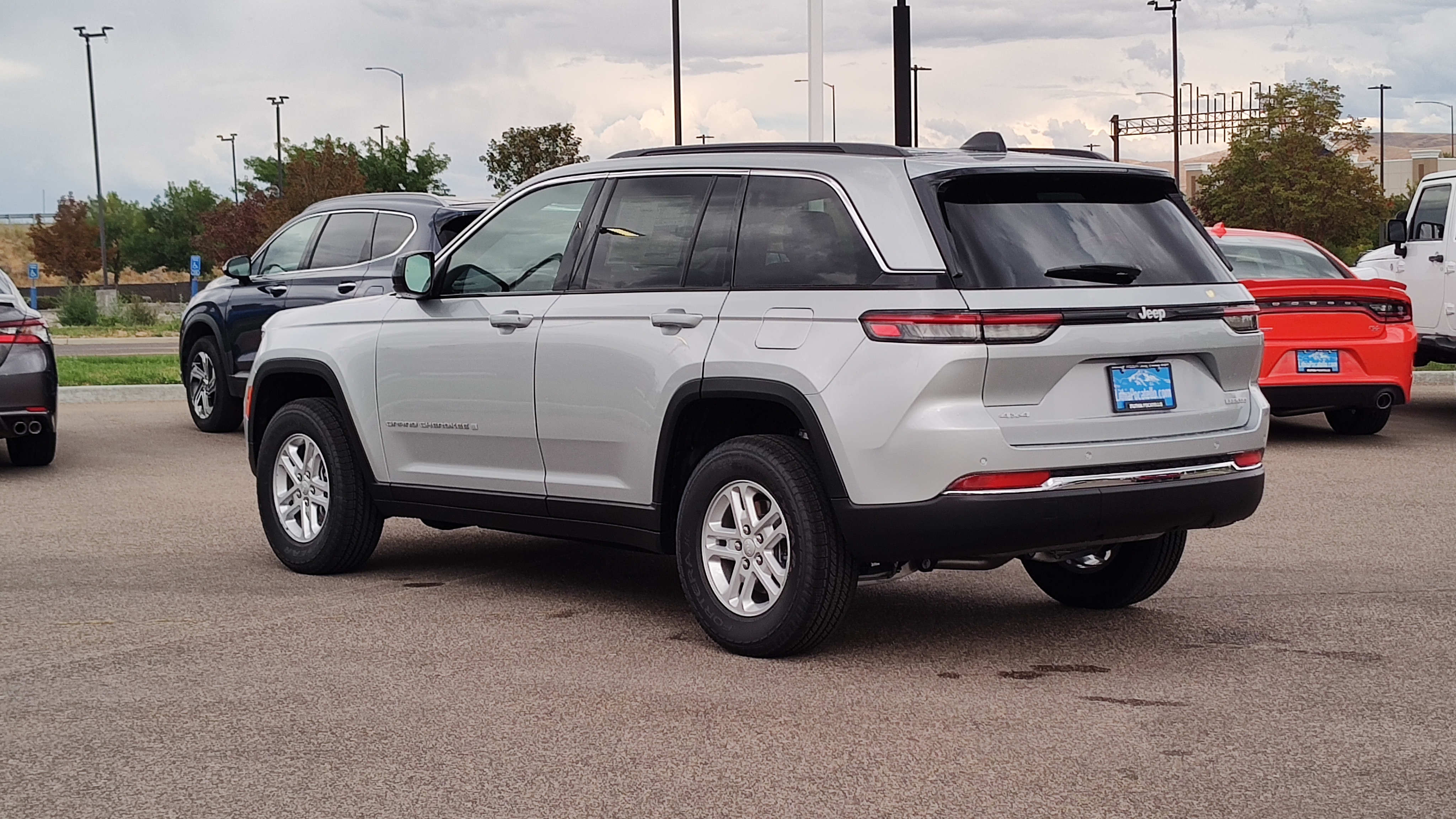 2024 Jeep Grand Cherokee Laredo 4