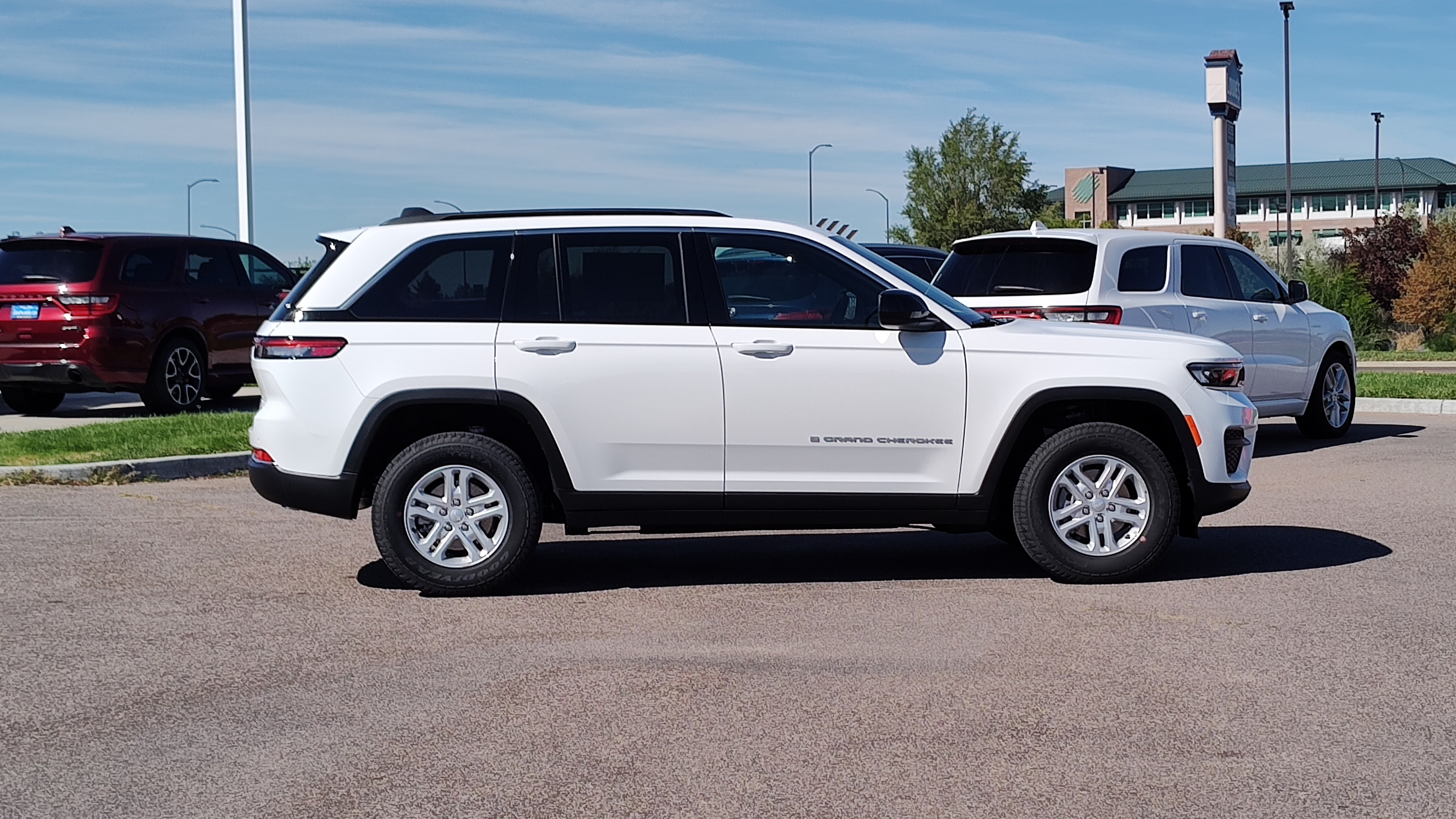 2024 Jeep Grand Cherokee Laredo 25