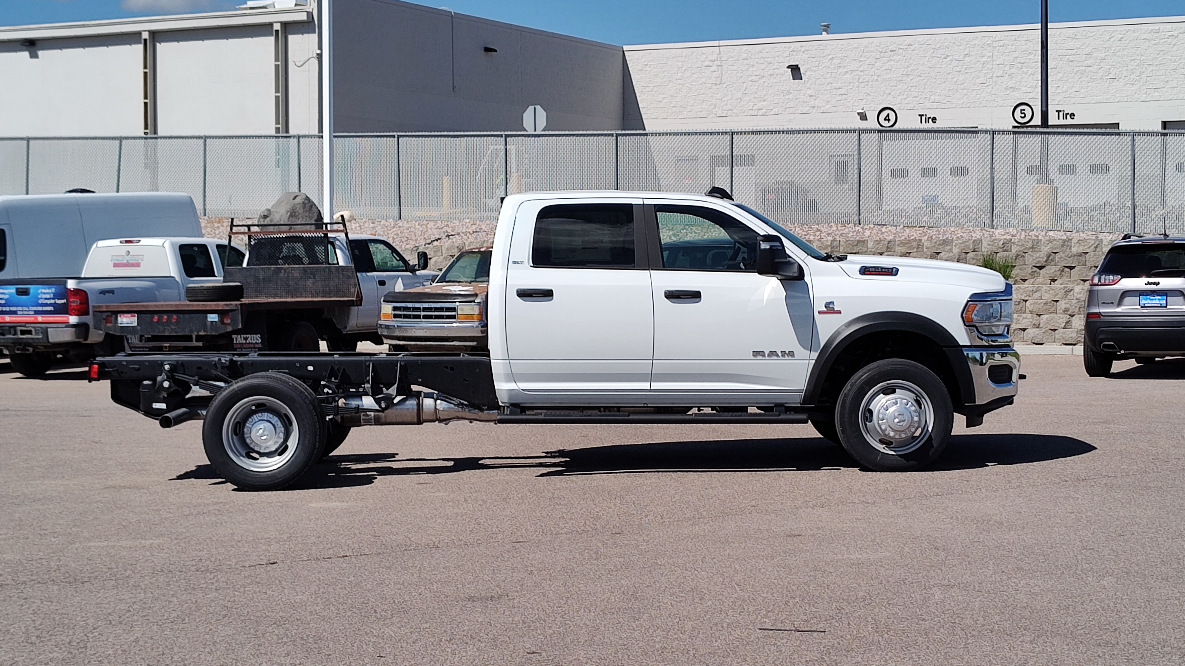 2024 Ram 4500 Chassis Cab SLT 4x4 Crew Cab 60 CA 173.4 WB 23