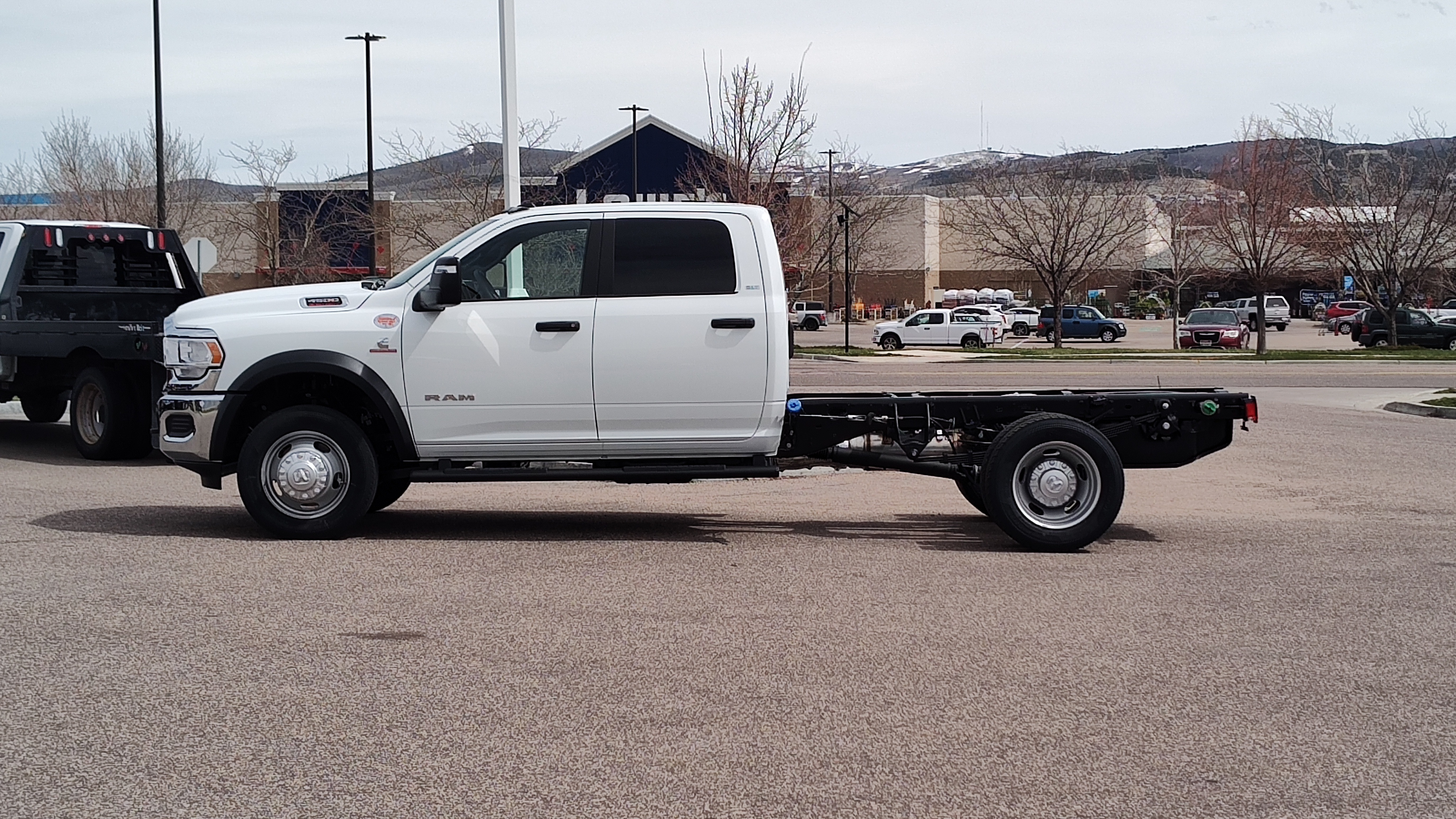 2024 Ram 4500 Chassis Cab SLT 4x4 Crew Cab 60 CA 173.4 WB 3