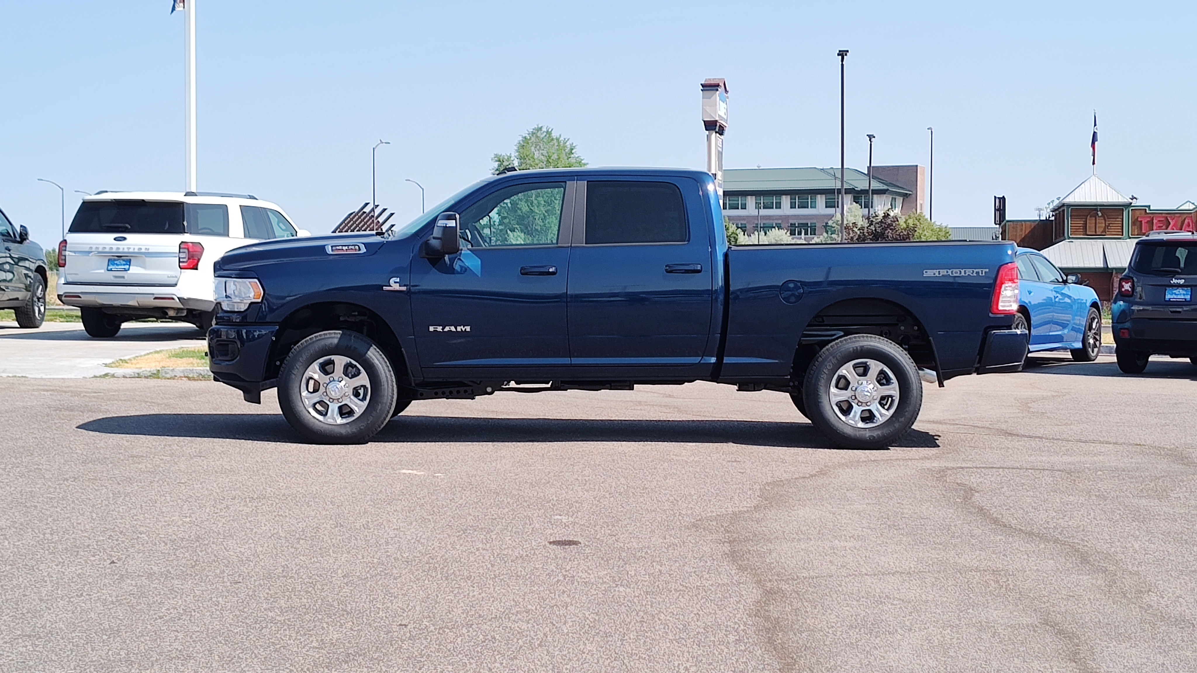 2024 Ram 2500 Big Horn 4x4 Crew Cab 64 Box 3