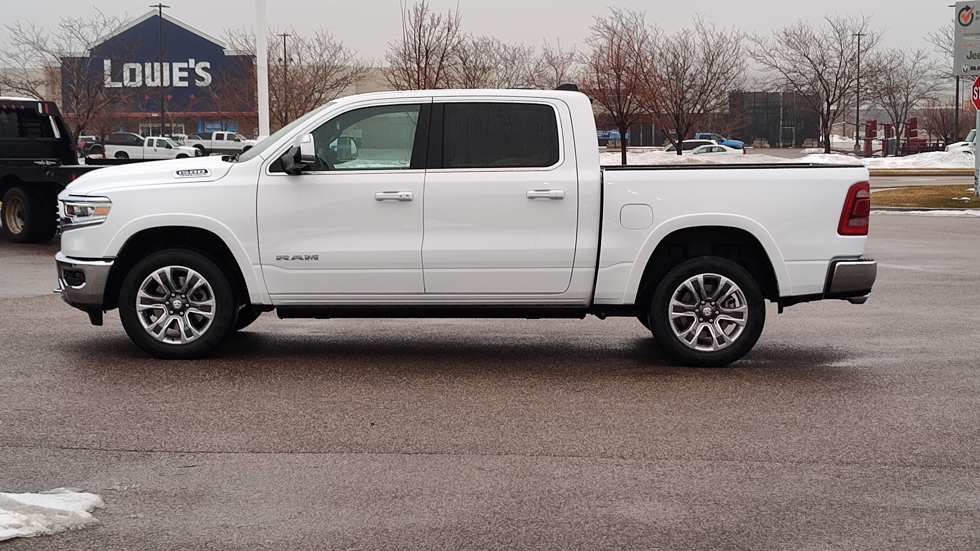 2024 Ram 1500 Longhorn 4x4 Crew Cab 57 Box 3