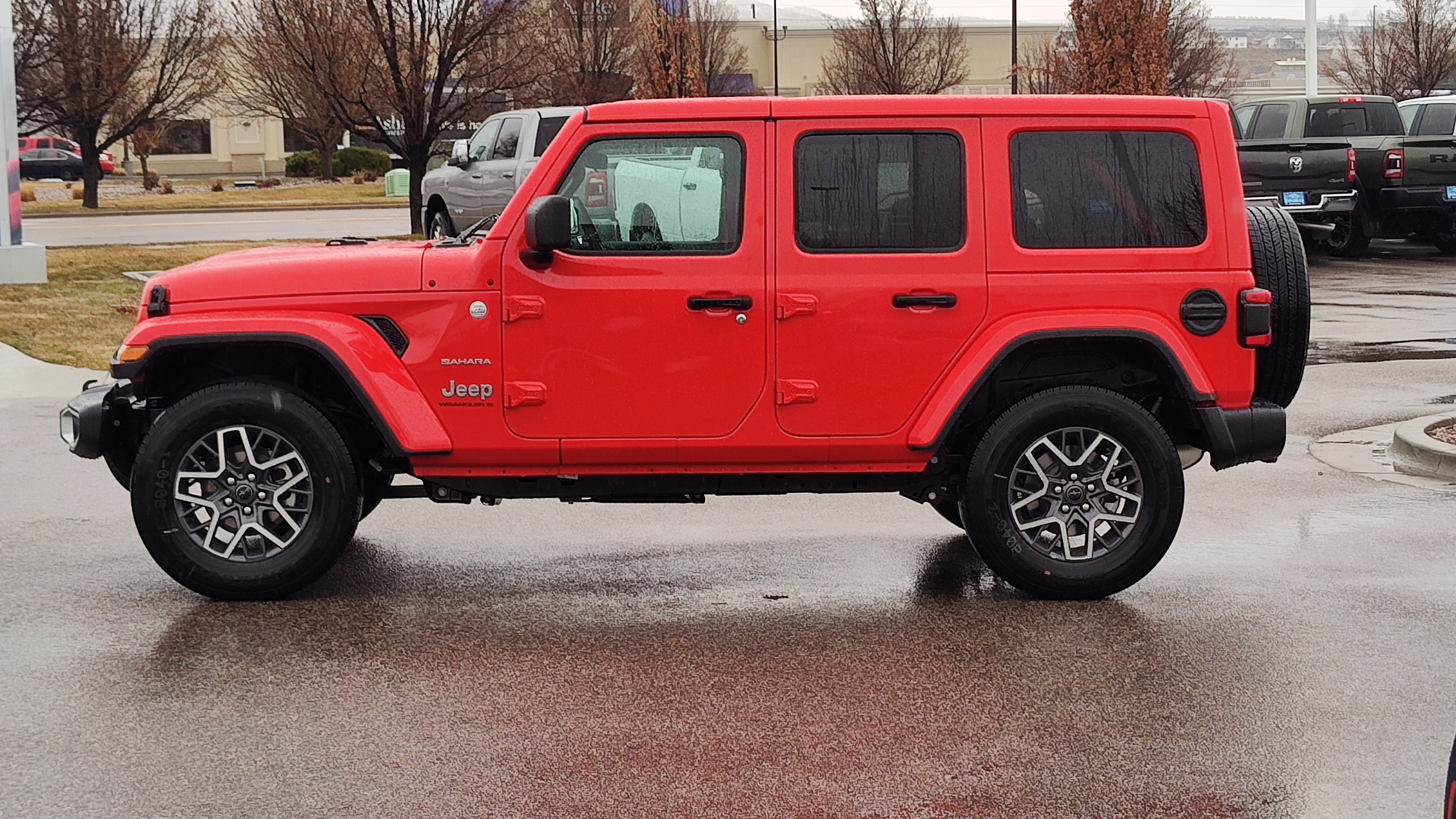 2024 Jeep Wrangler Sahara 3