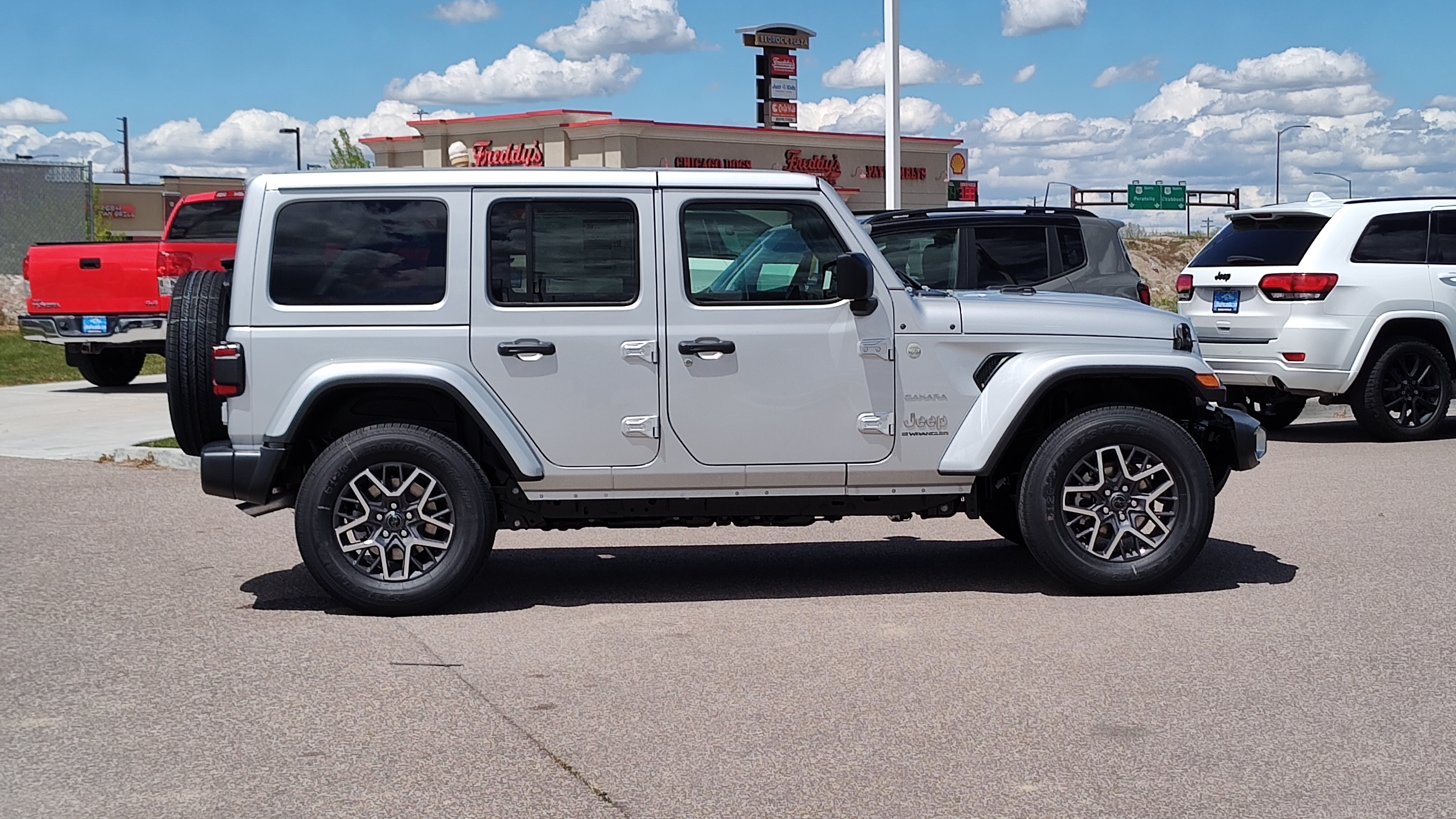 2024 Jeep Wrangler Sahara 23