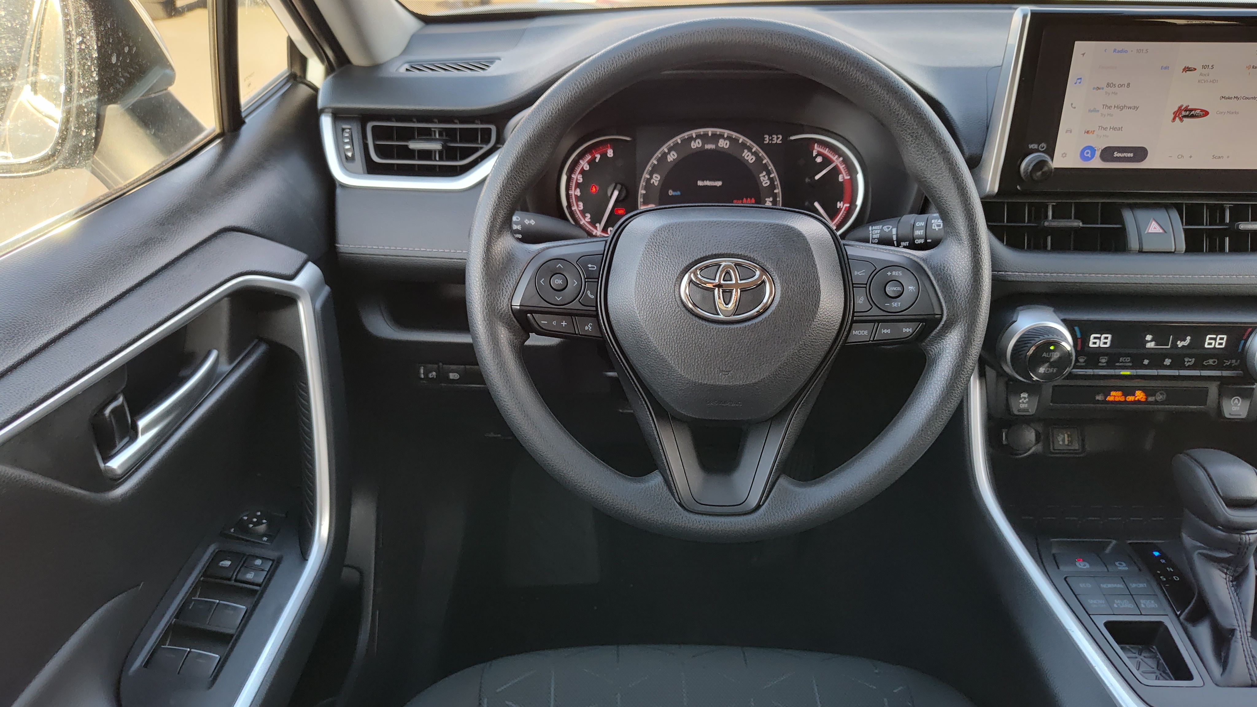 2024 Toyota RAV4 XLE 15