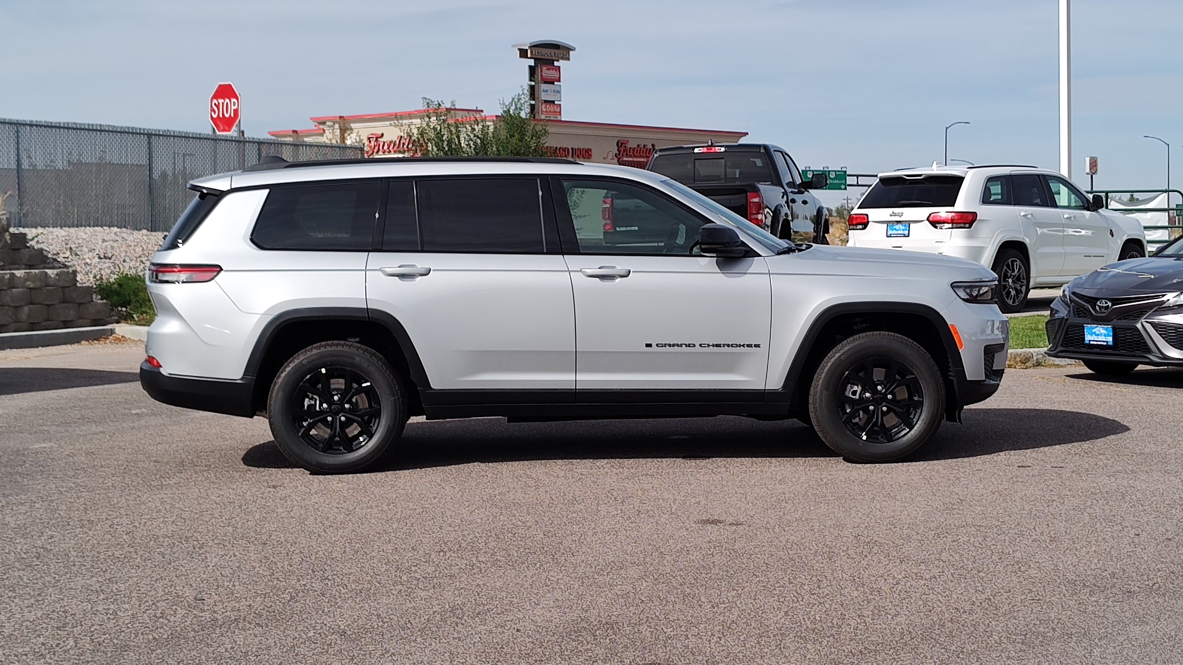 2025 Jeep Grand Cherokee L Altitude 25