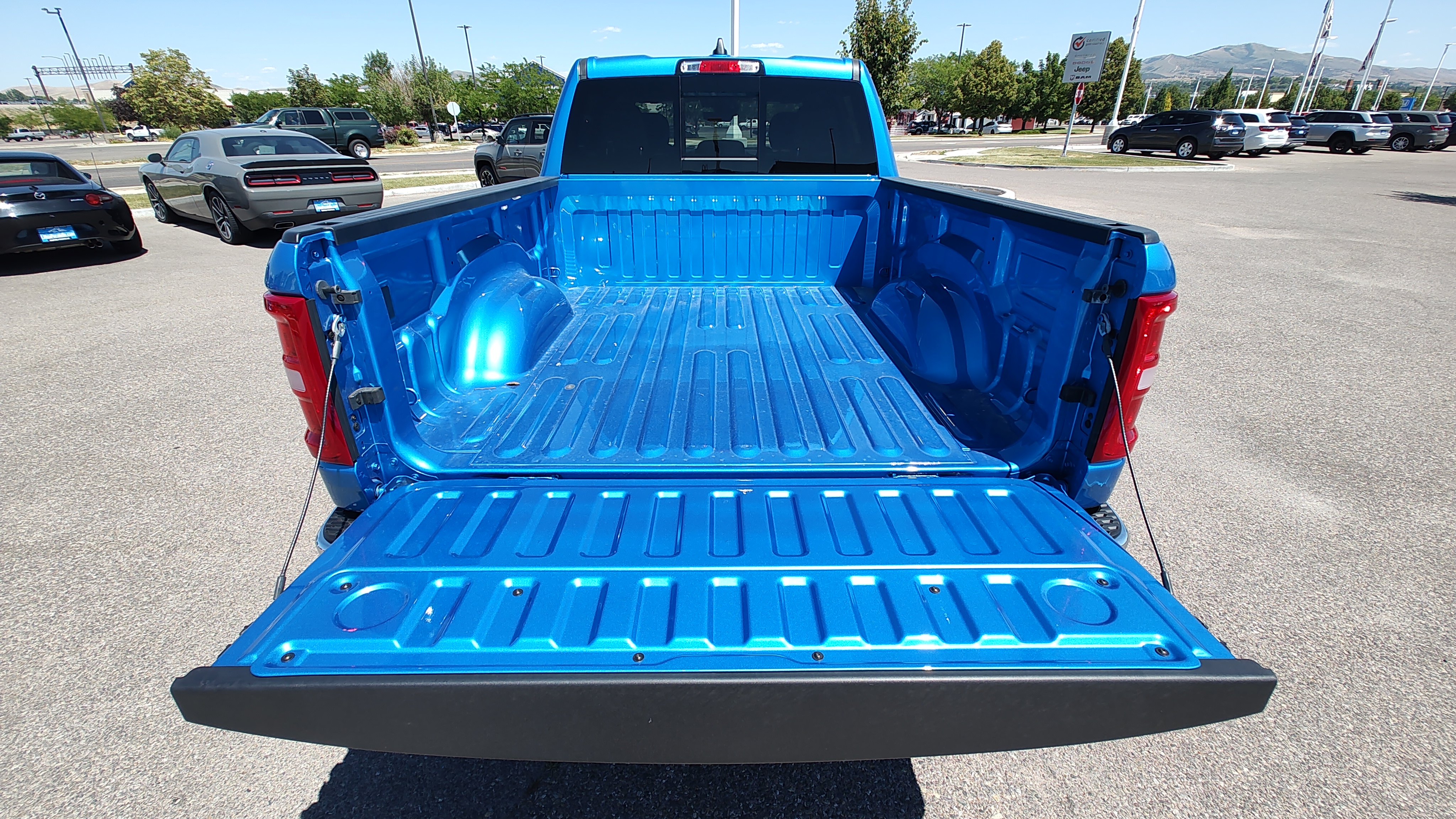 2025 Ram 1500 Big Horn 4x4 Crew Cab 64 Box 19