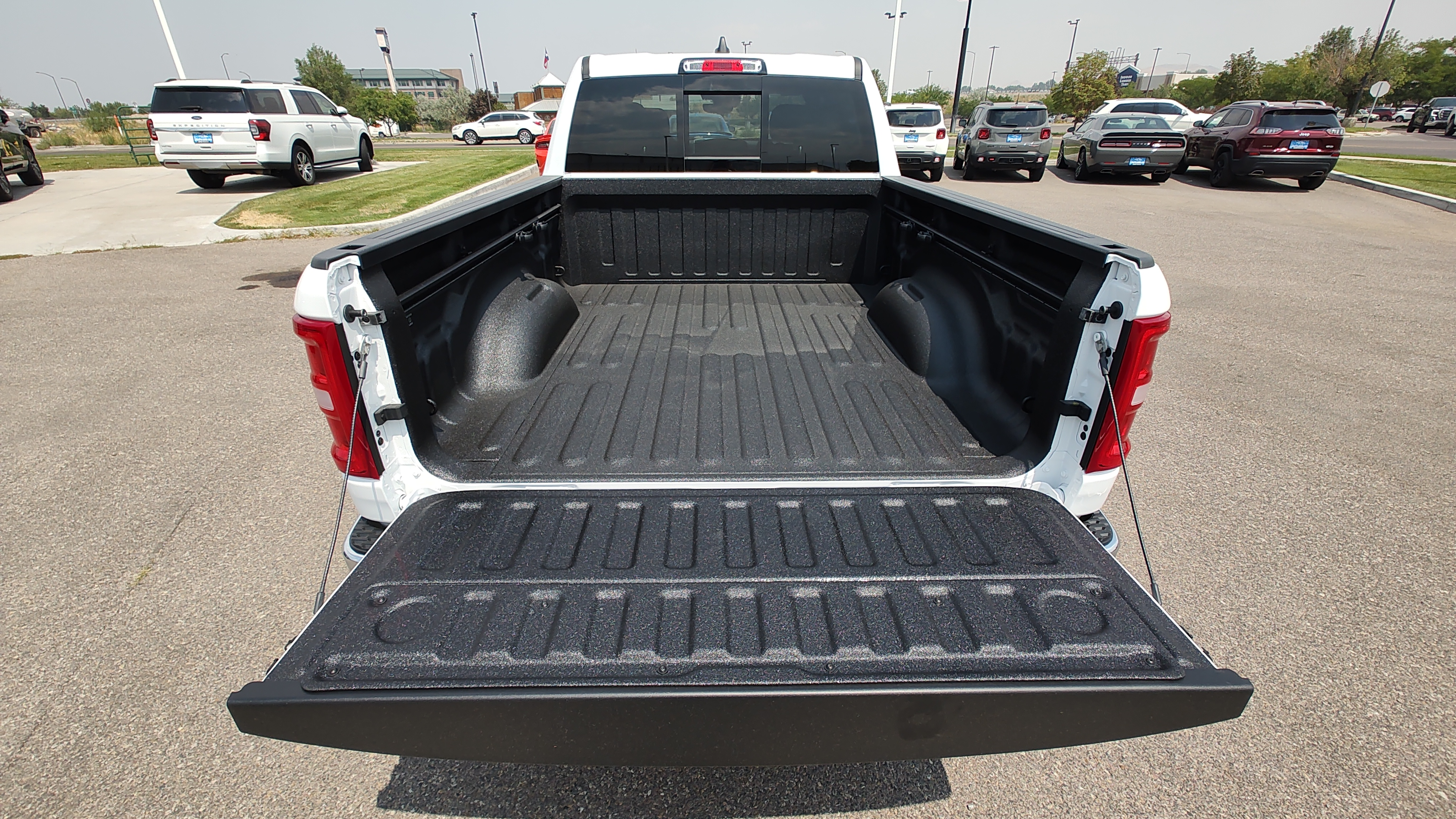 2025 Ram 1500 Big Horn 4x4 Crew Cab 64 Box 19