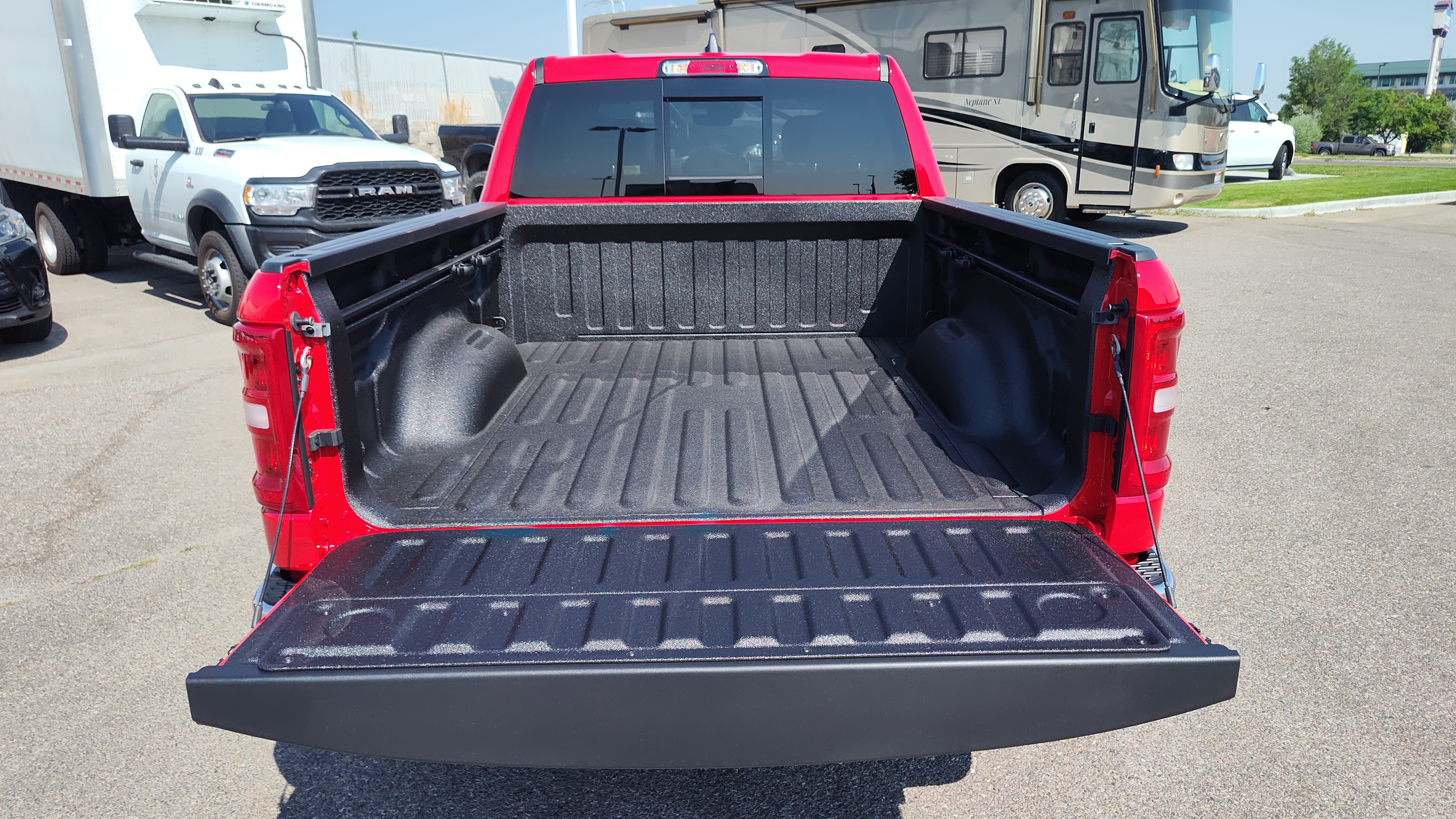 2025 Ram 1500 Big Horn 4x4 Crew Cab 64 Box 19