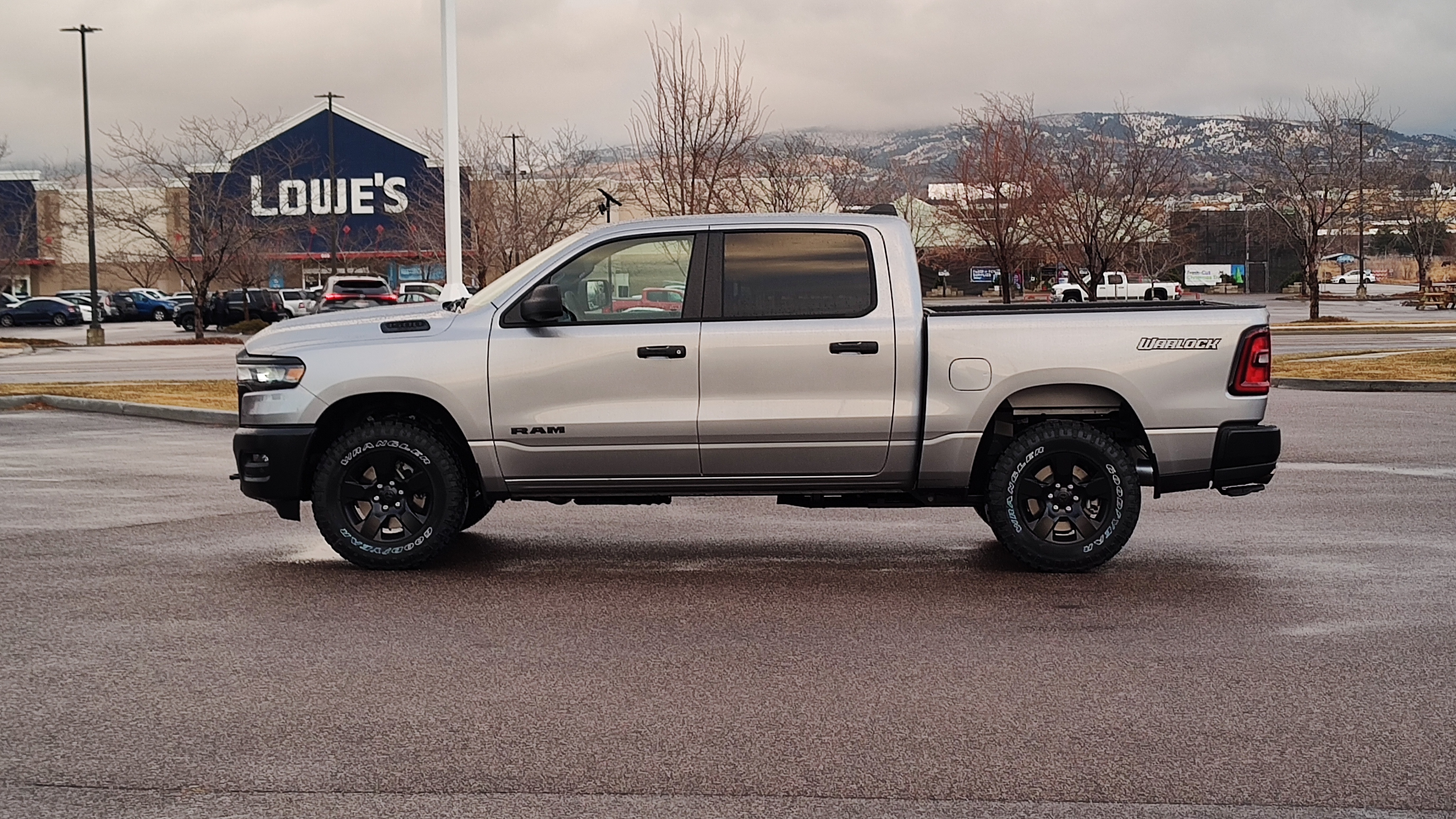 2025 Ram 1500 4x4 Crew Cab 57 Box 3