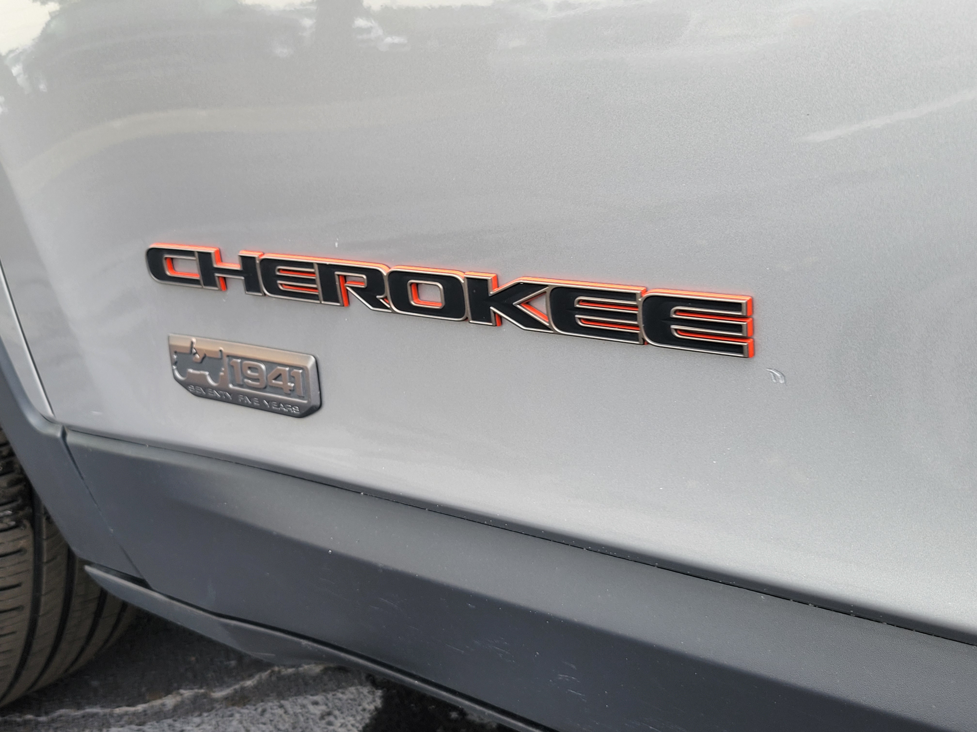 2017 Jeep Cherokee 75th Anniversary Edition 25