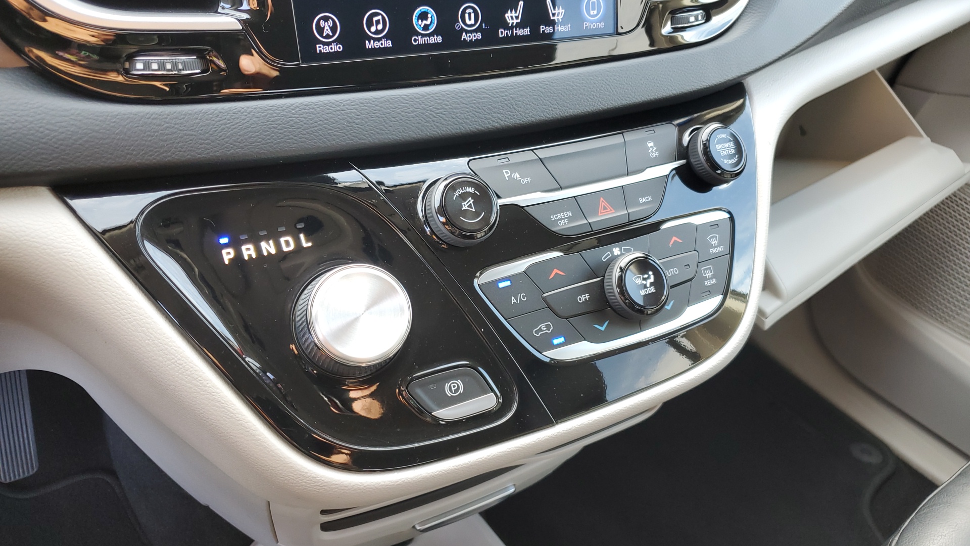 2017 Chrysler Pacifica Touring L 18