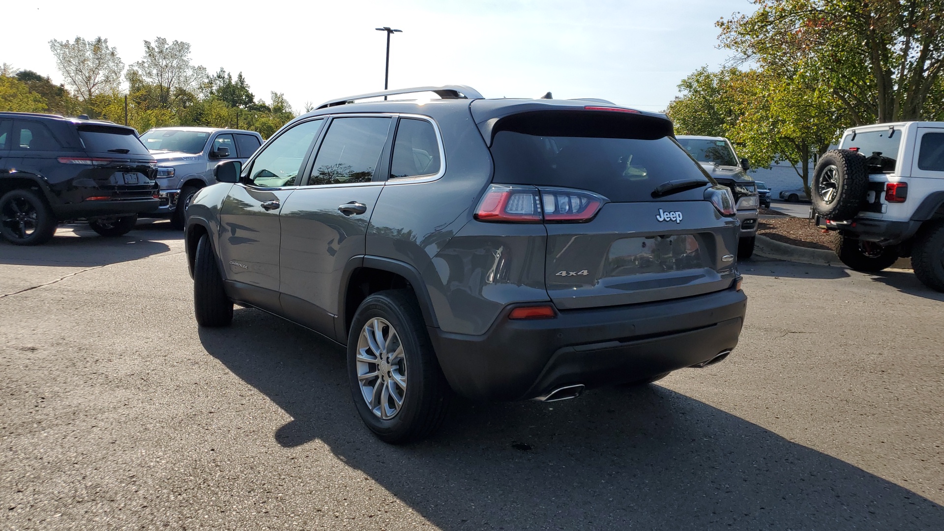 2021 Jeep Cherokee Latitude Lux 2