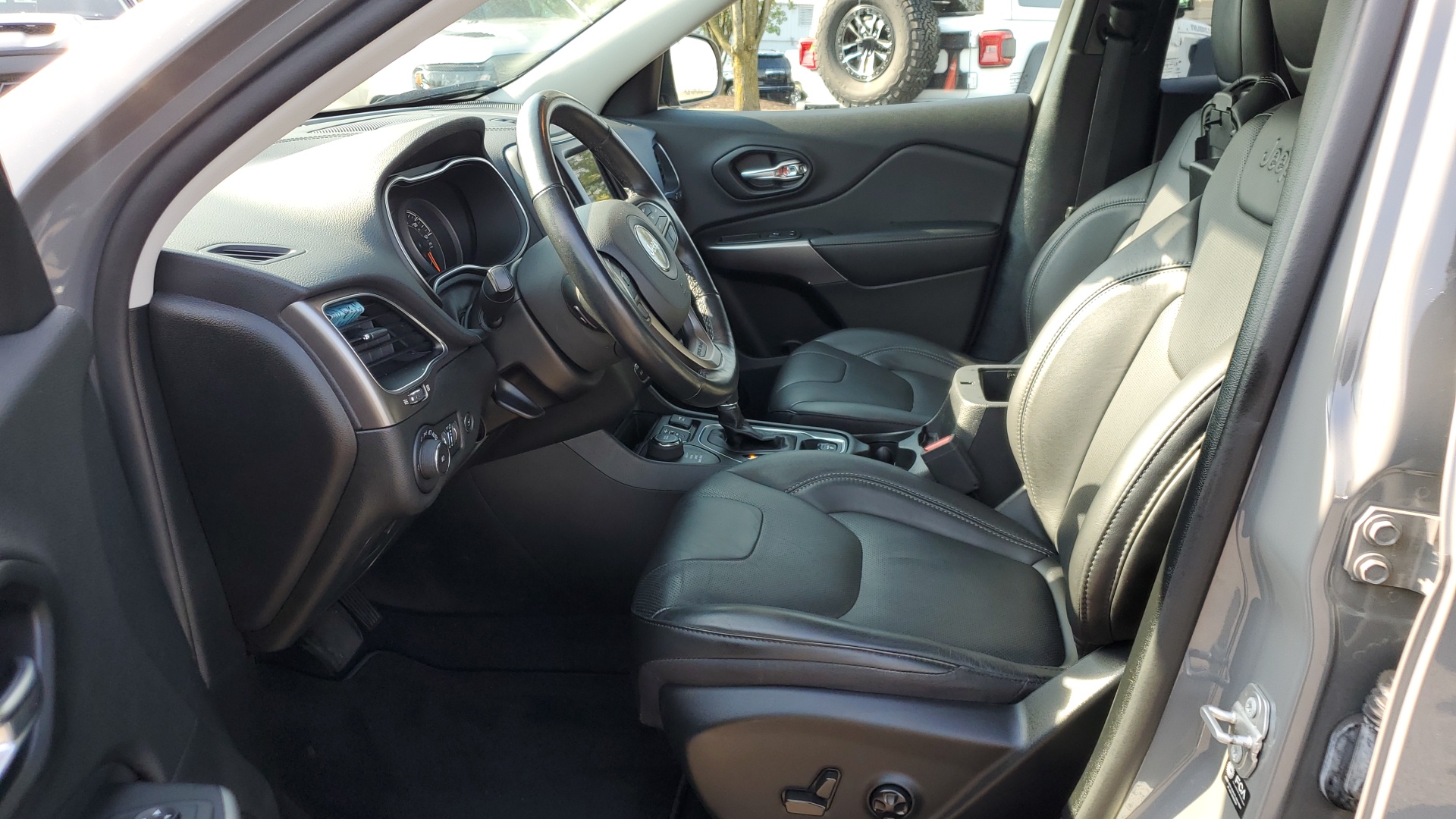 2021 Jeep Cherokee Latitude Lux 5