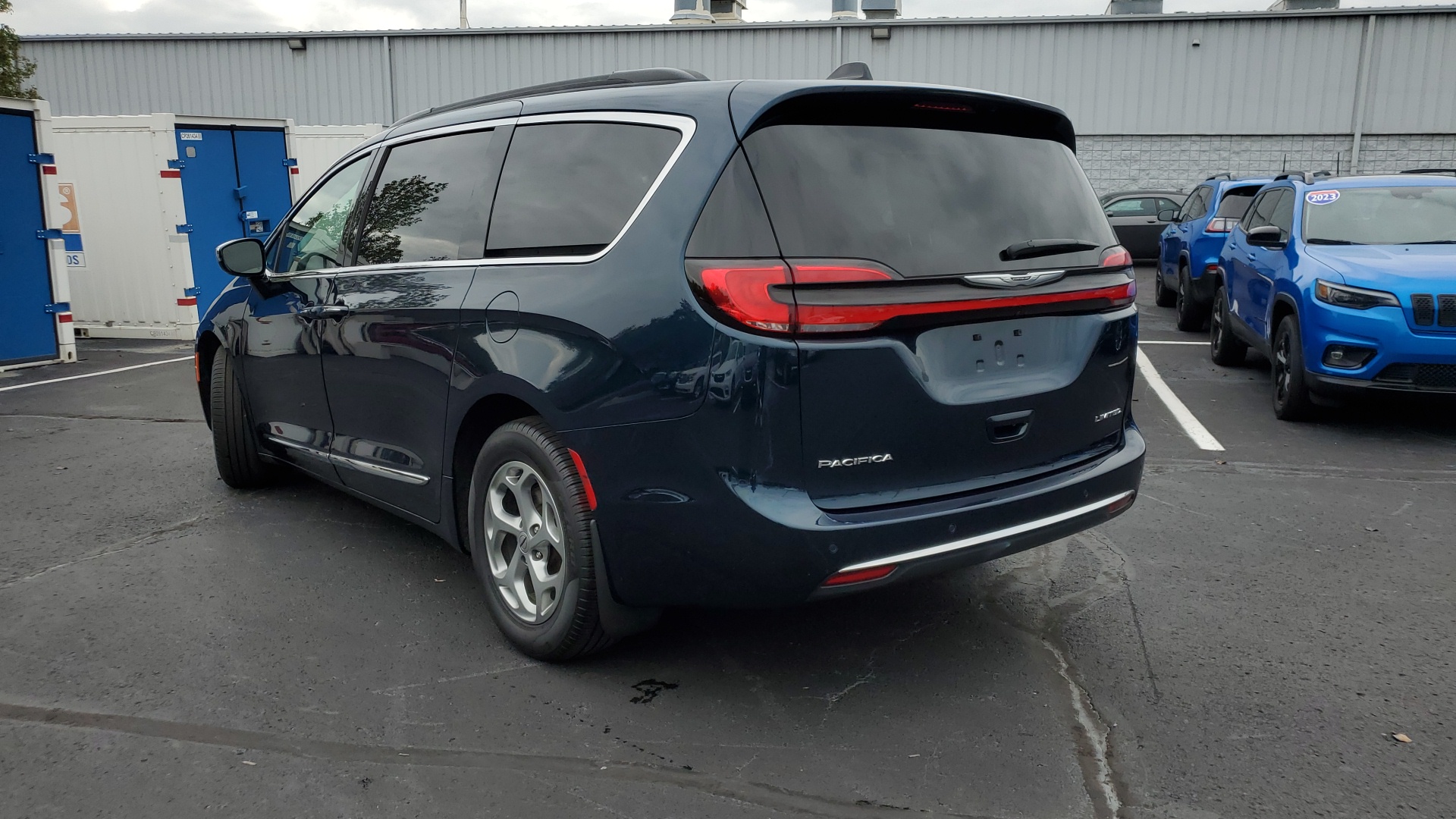 2023 Chrysler Pacifica Limited 32