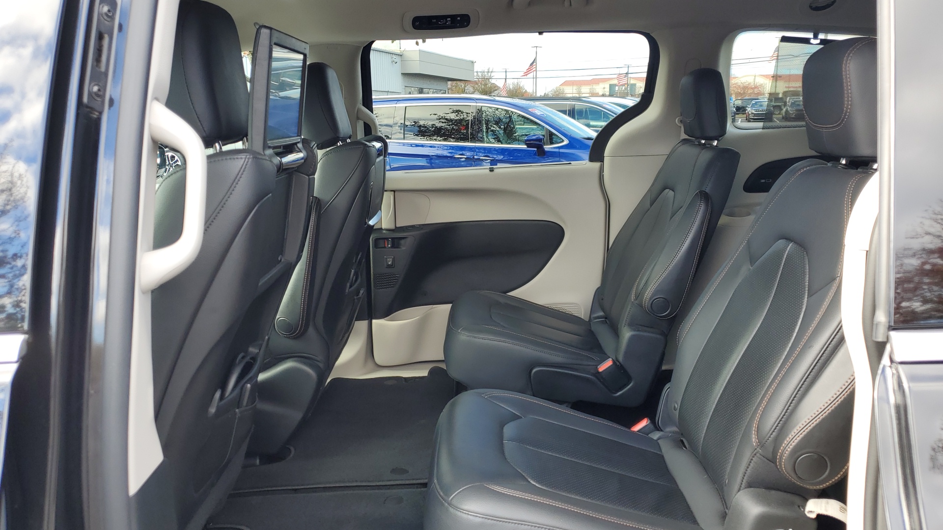 2017 Chrysler Pacifica Touring L Plus 31