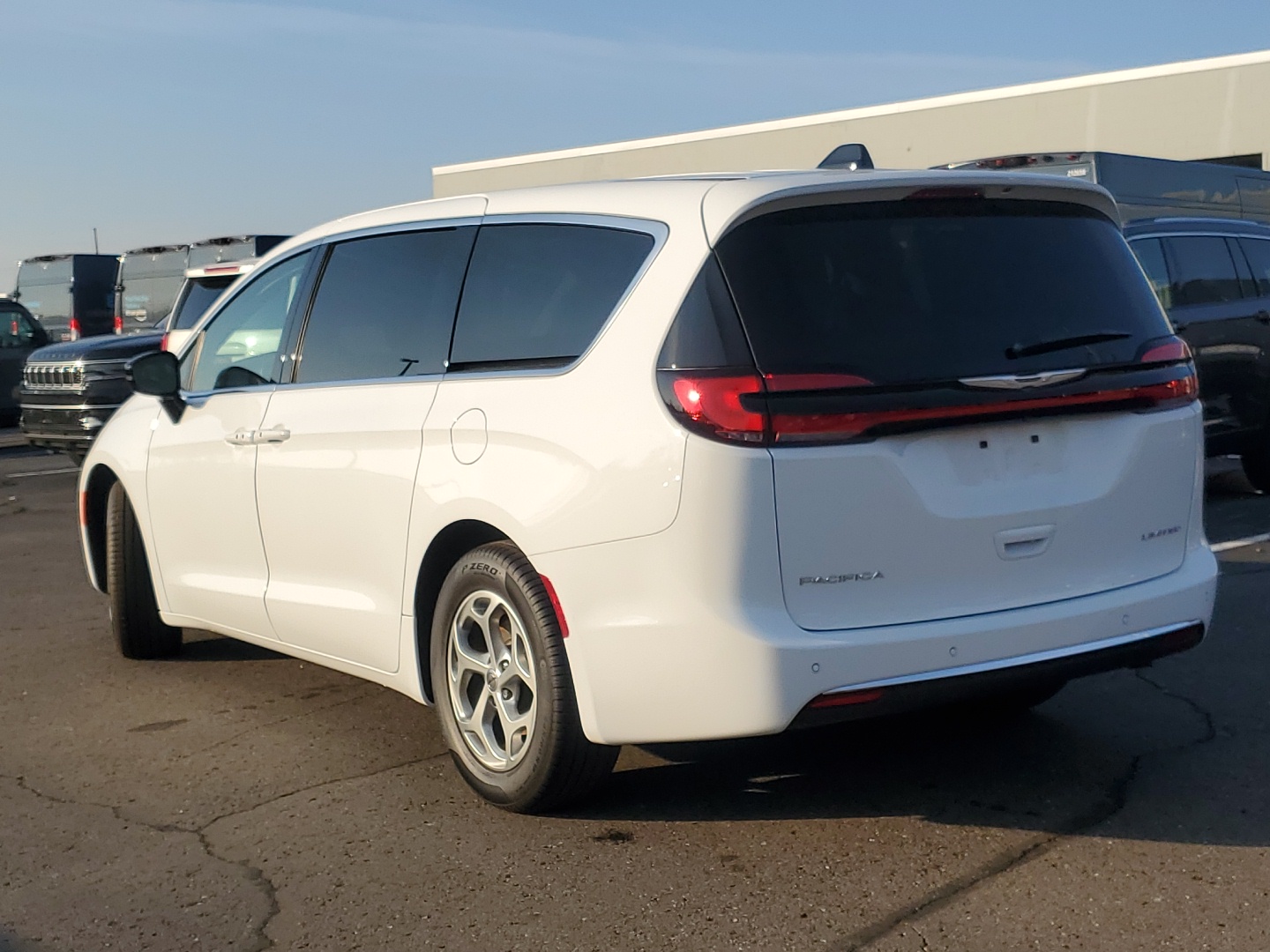 2024 Chrysler Pacifica Limited 3