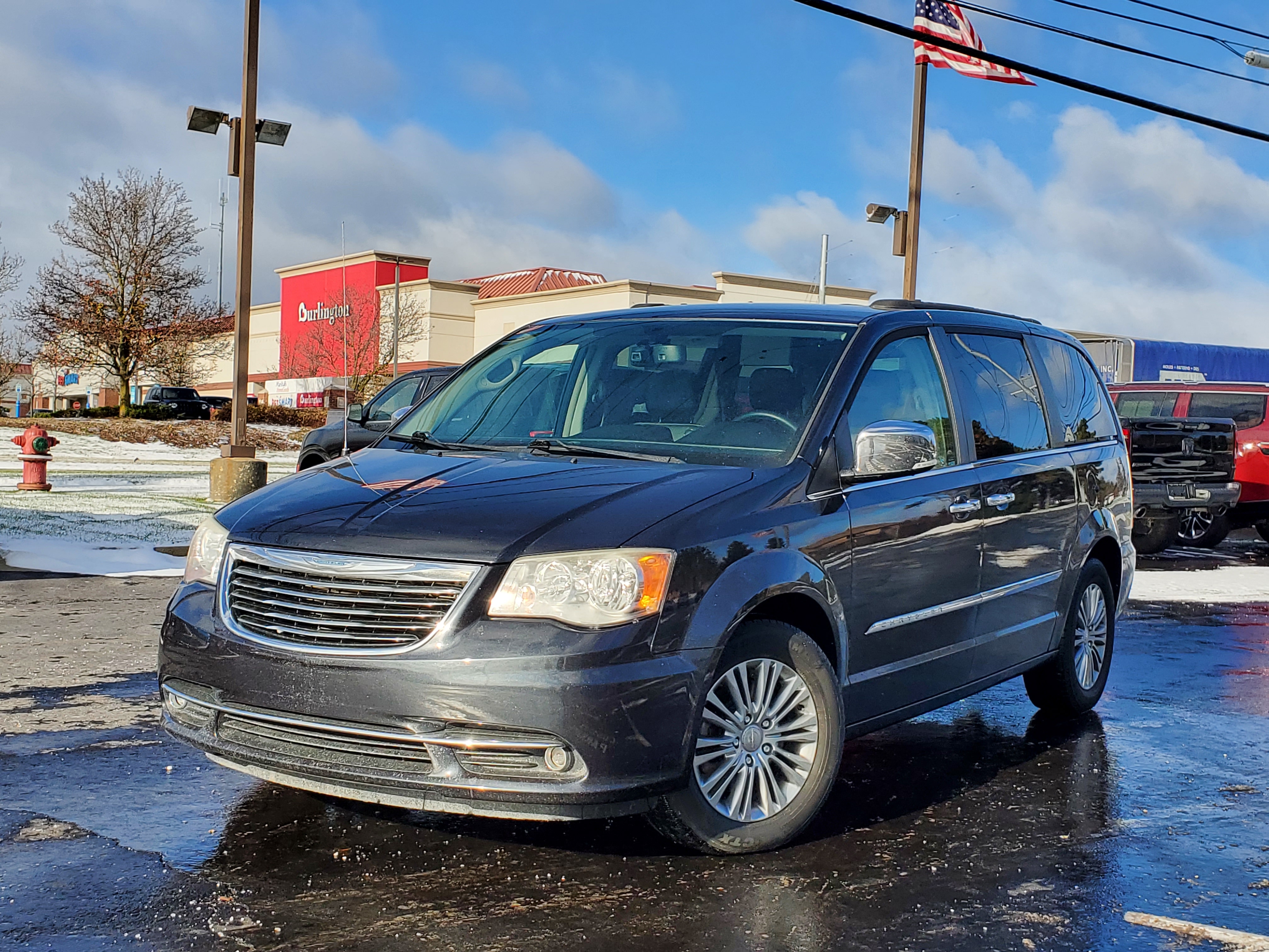 2014 Chrysler Town & Country Touring-L 1