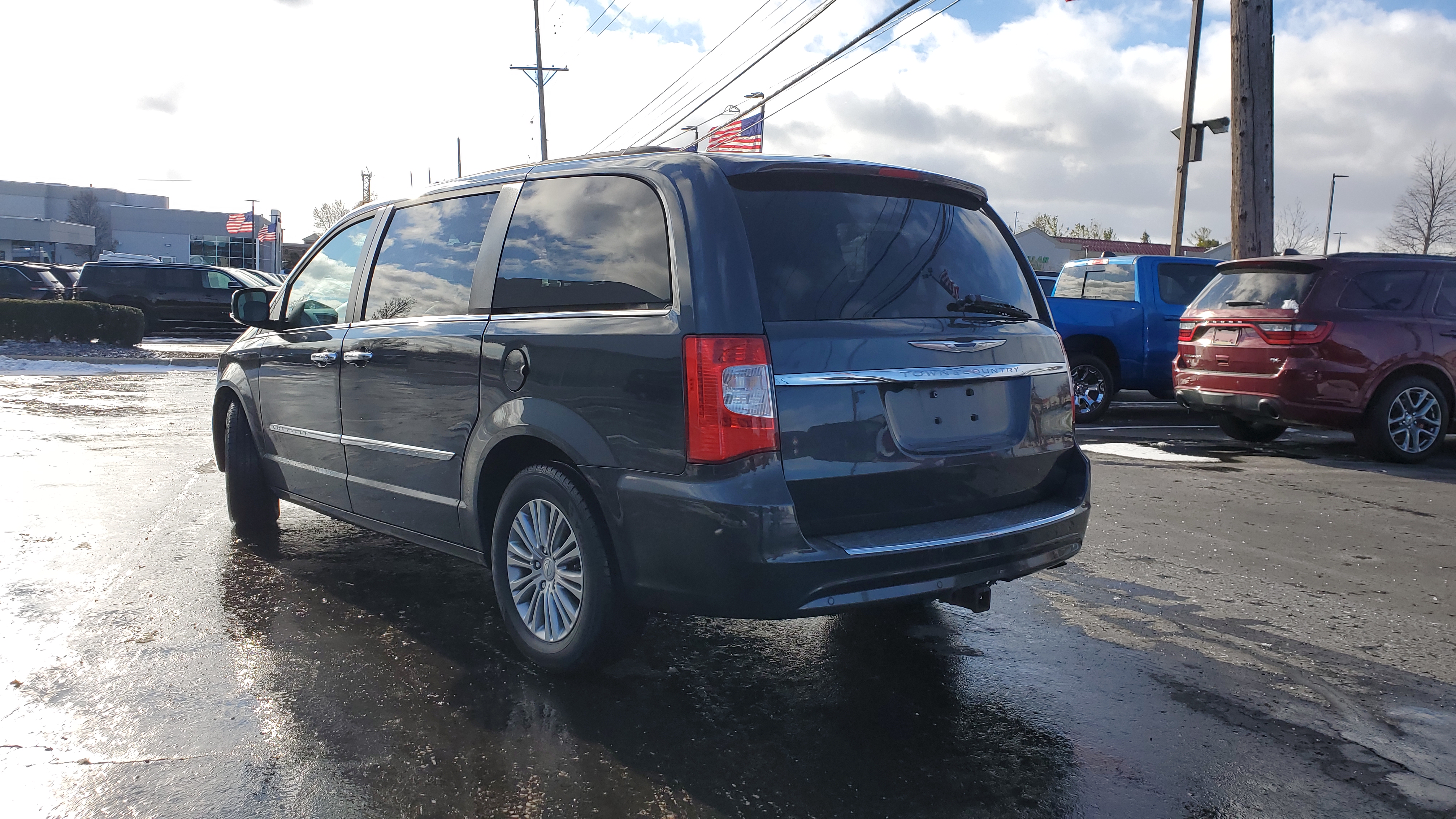 2014 Chrysler Town & Country Touring-L 2