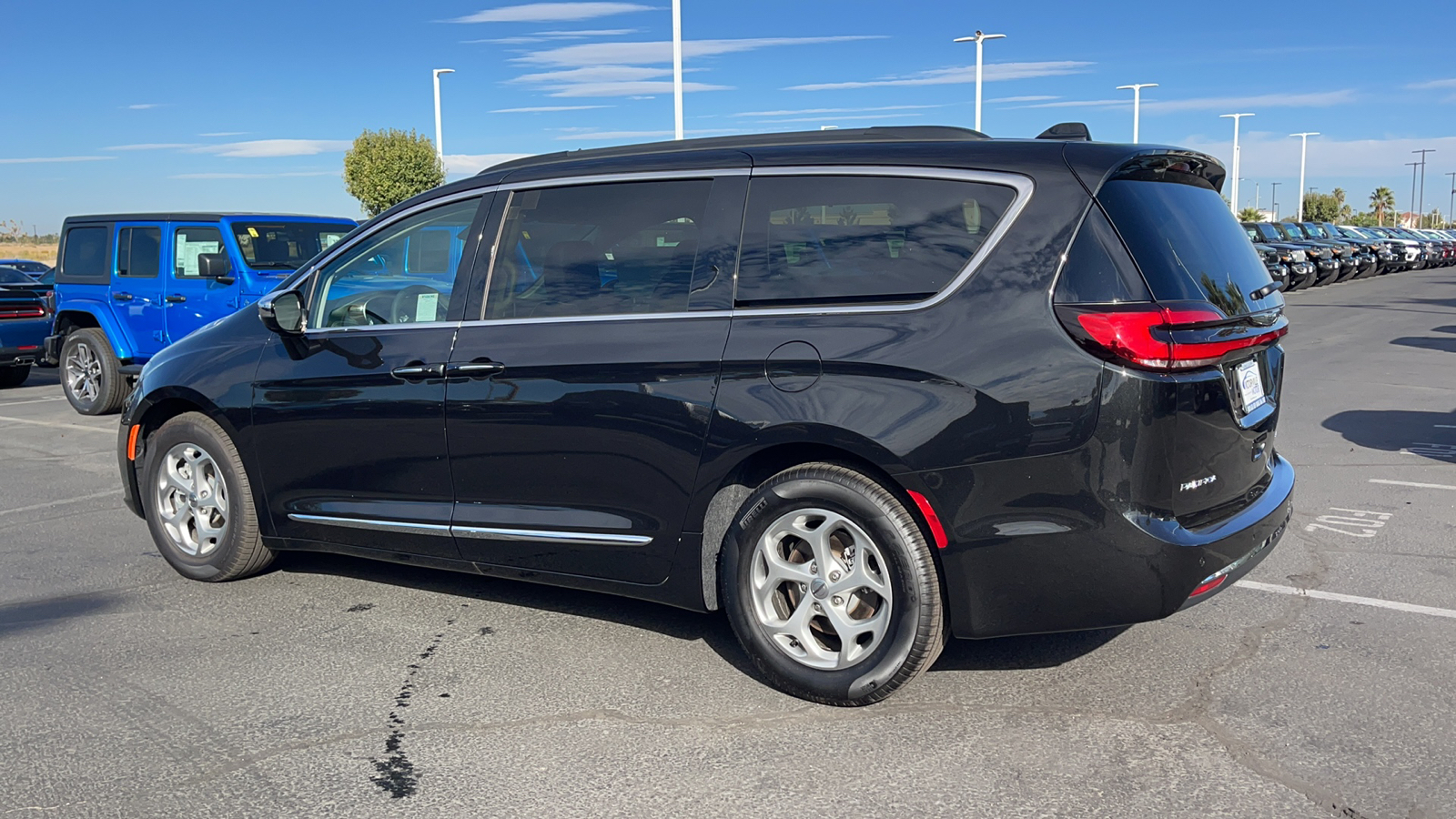 2023 Chrysler Pacifica Limited 5