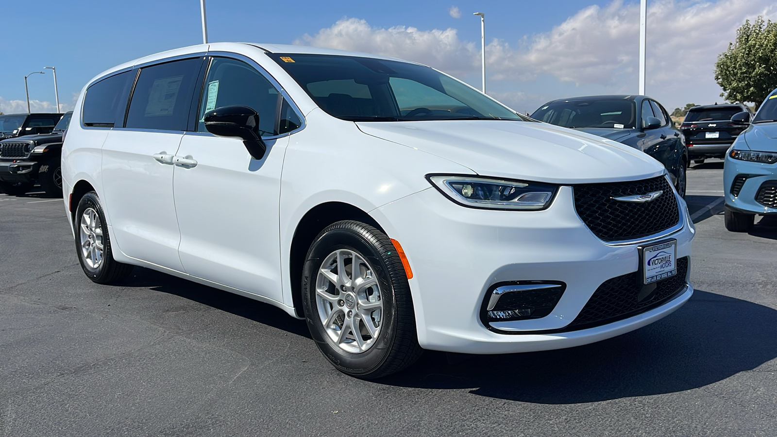 2024 Chrysler Pacifica Touring L 1