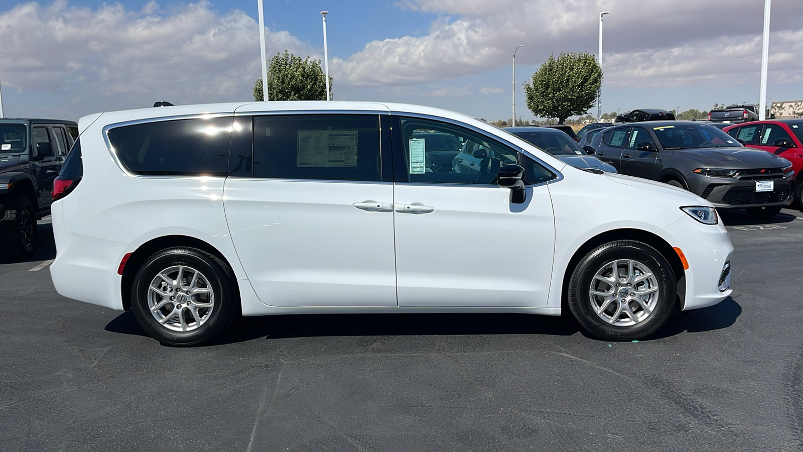 2024 Chrysler Pacifica Touring L 2