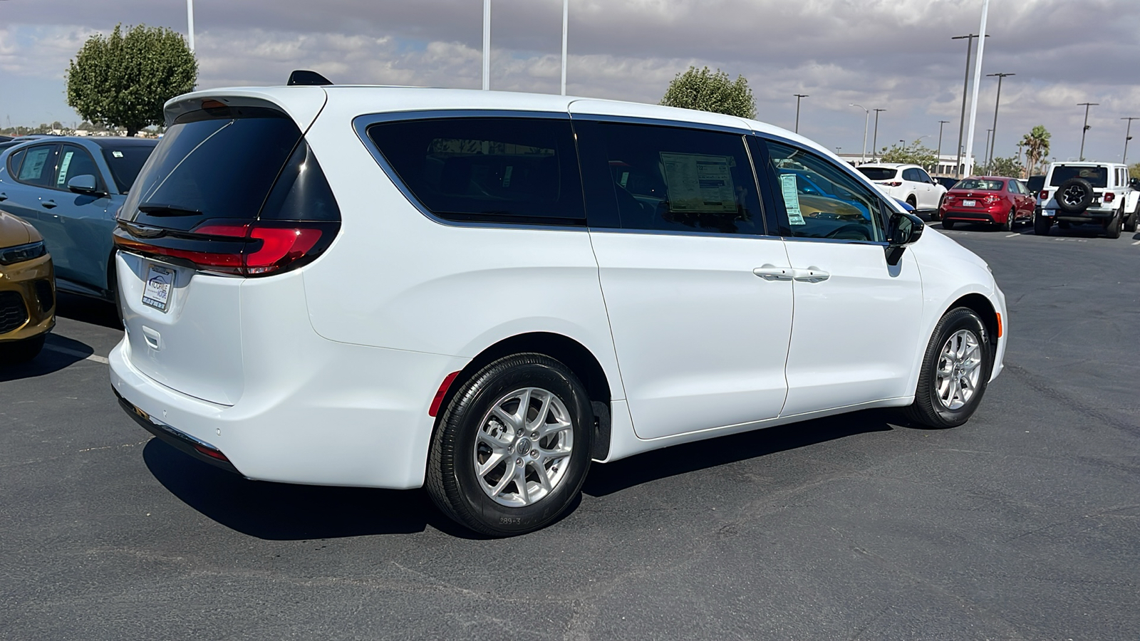 2024 Chrysler Pacifica Touring L 3