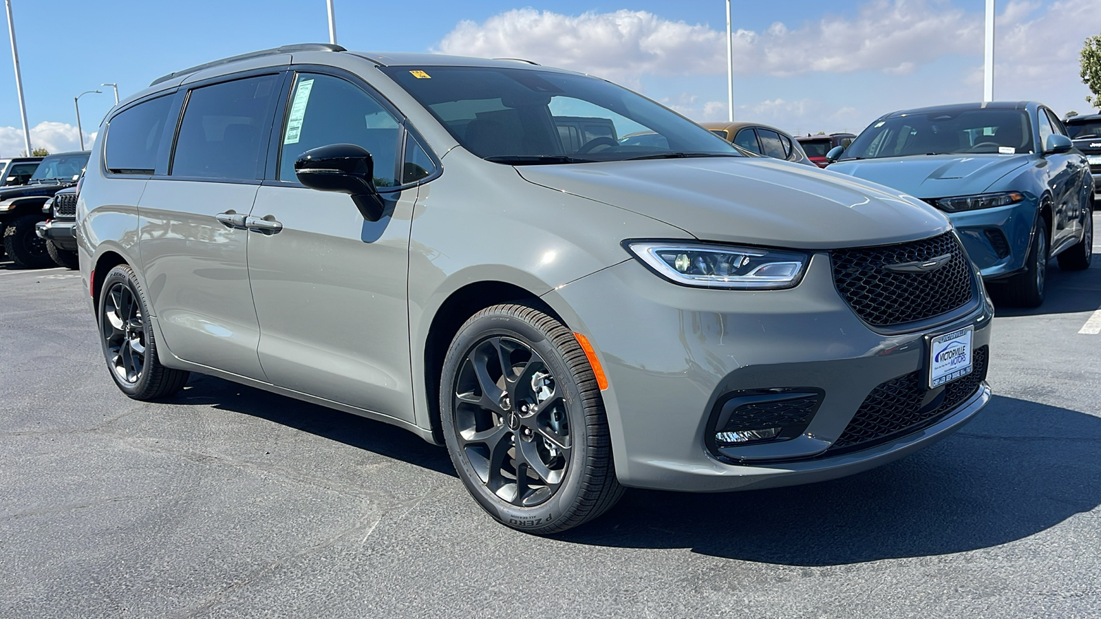 2024 Chrysler Pacifica Touring L 1