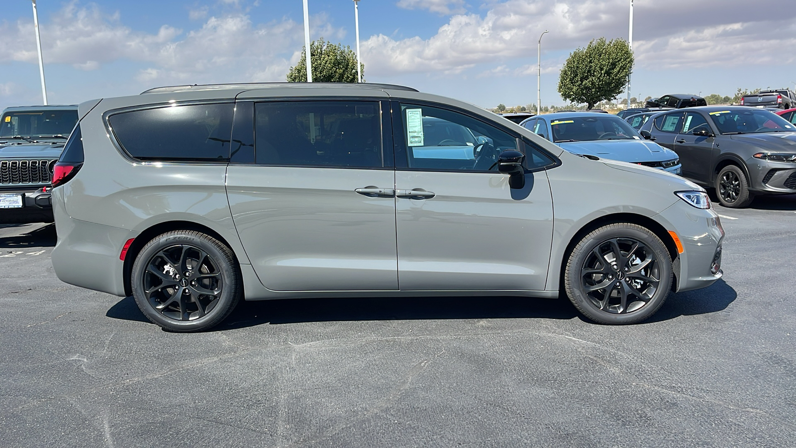 2024 Chrysler Pacifica Touring L 2