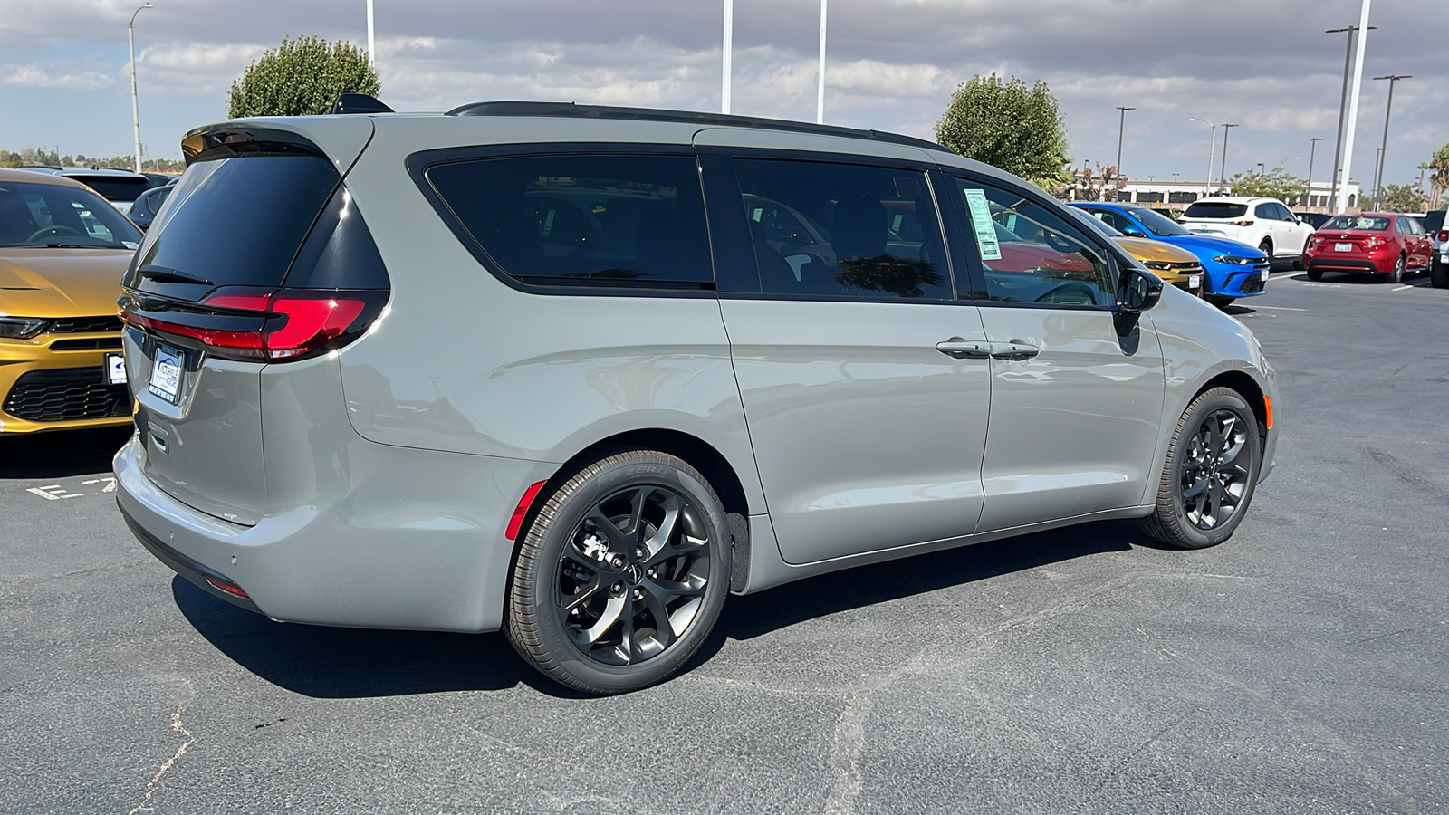 2024 Chrysler Pacifica Touring L 3