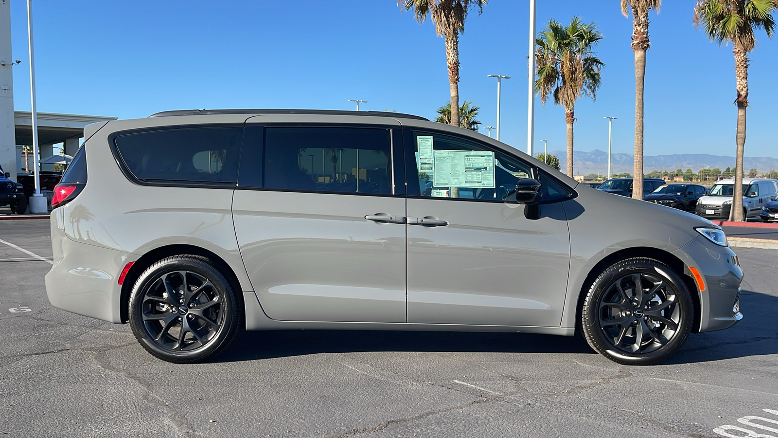 2024 Chrysler Pacifica Touring L 2