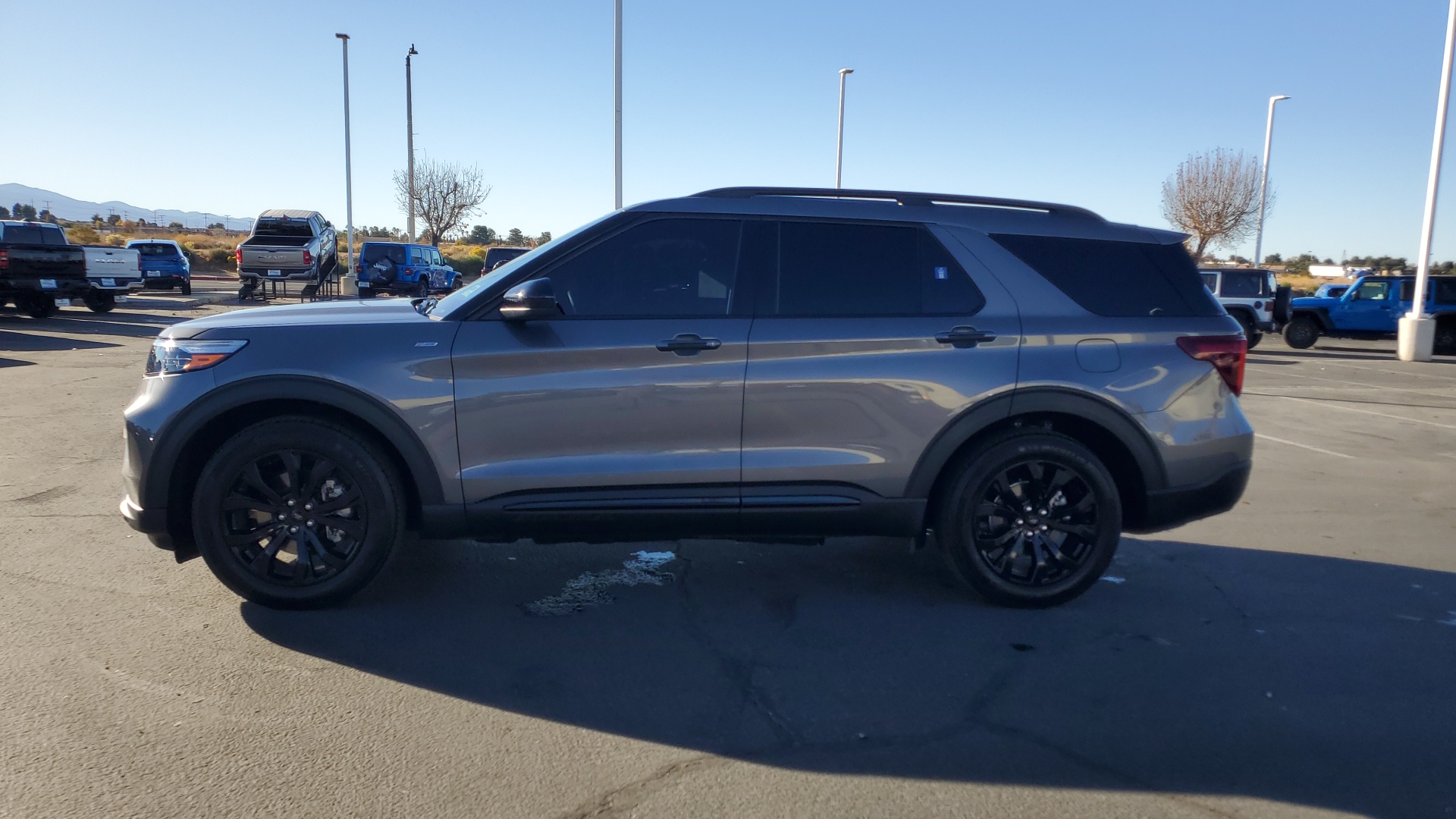 2022 Ford Explorer ST-Line 6