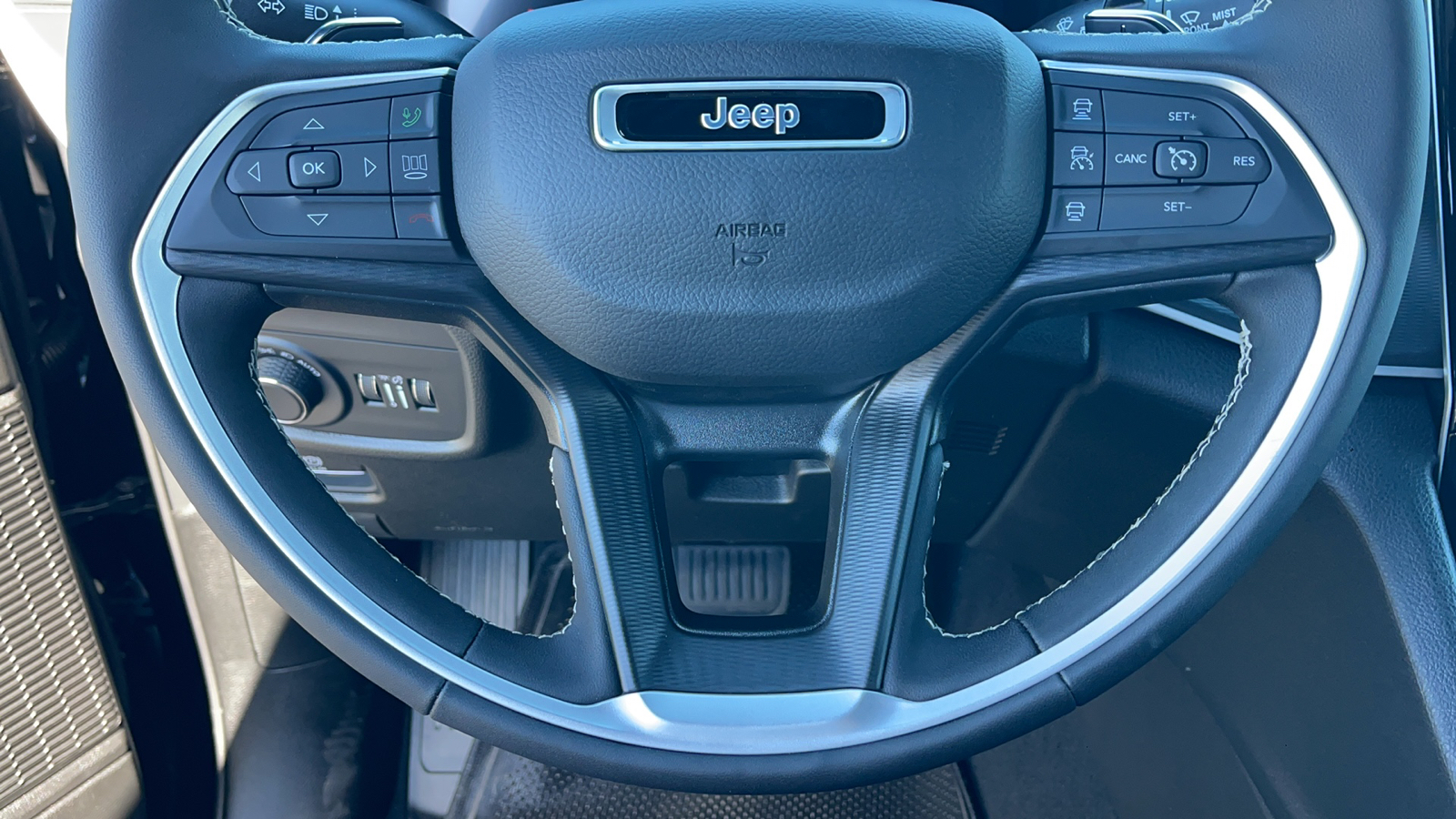 2024 Jeep Grand Cherokee Altitude 20